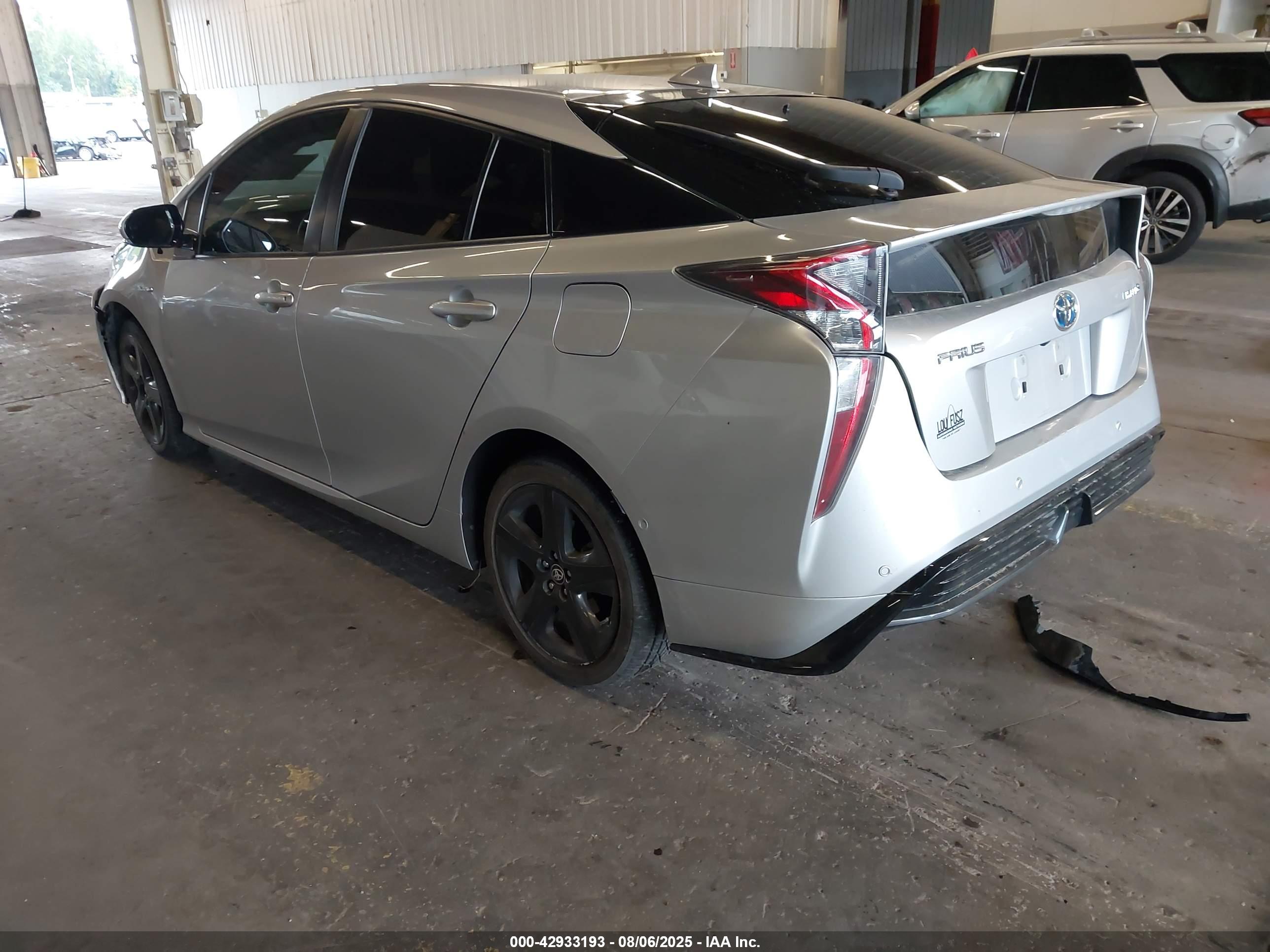 TOYOTA PRIUS image 3