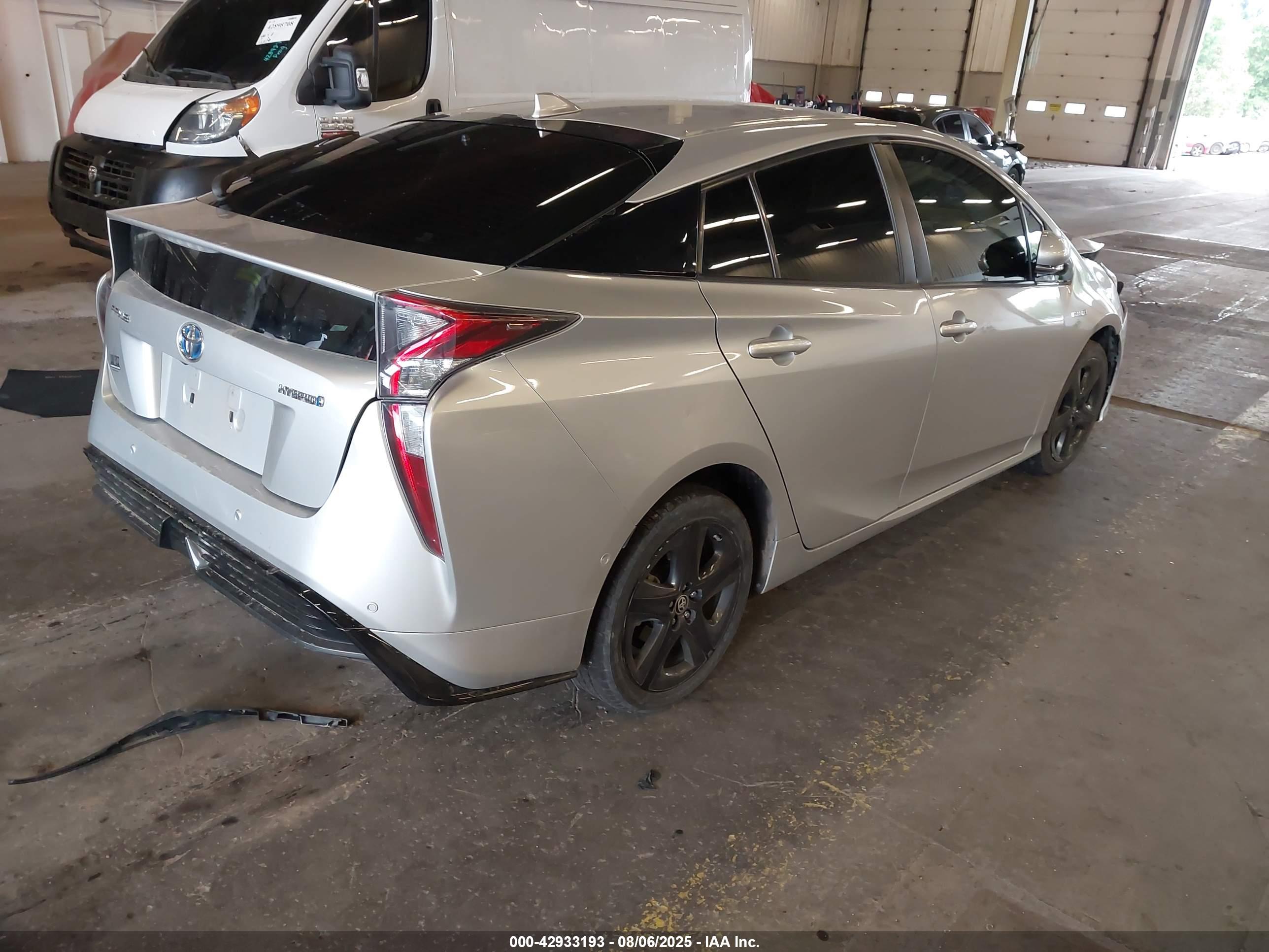 TOYOTA PRIUS image 4