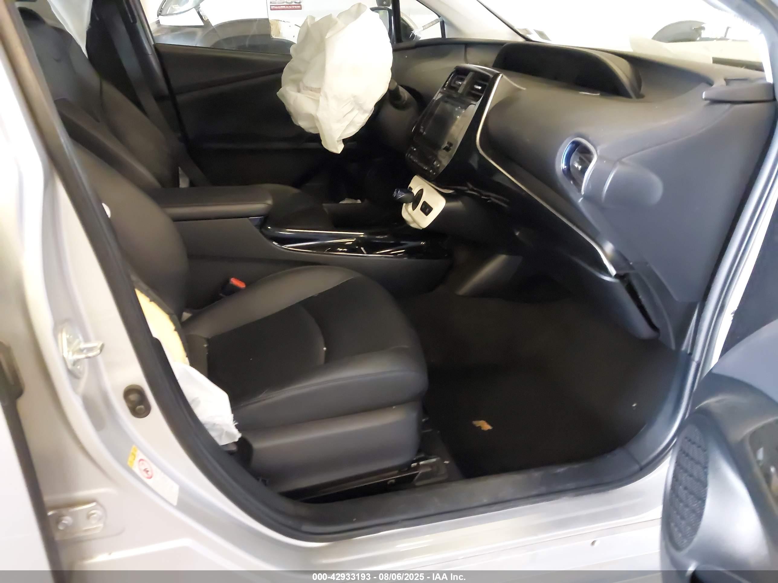 TOYOTA PRIUS image 5