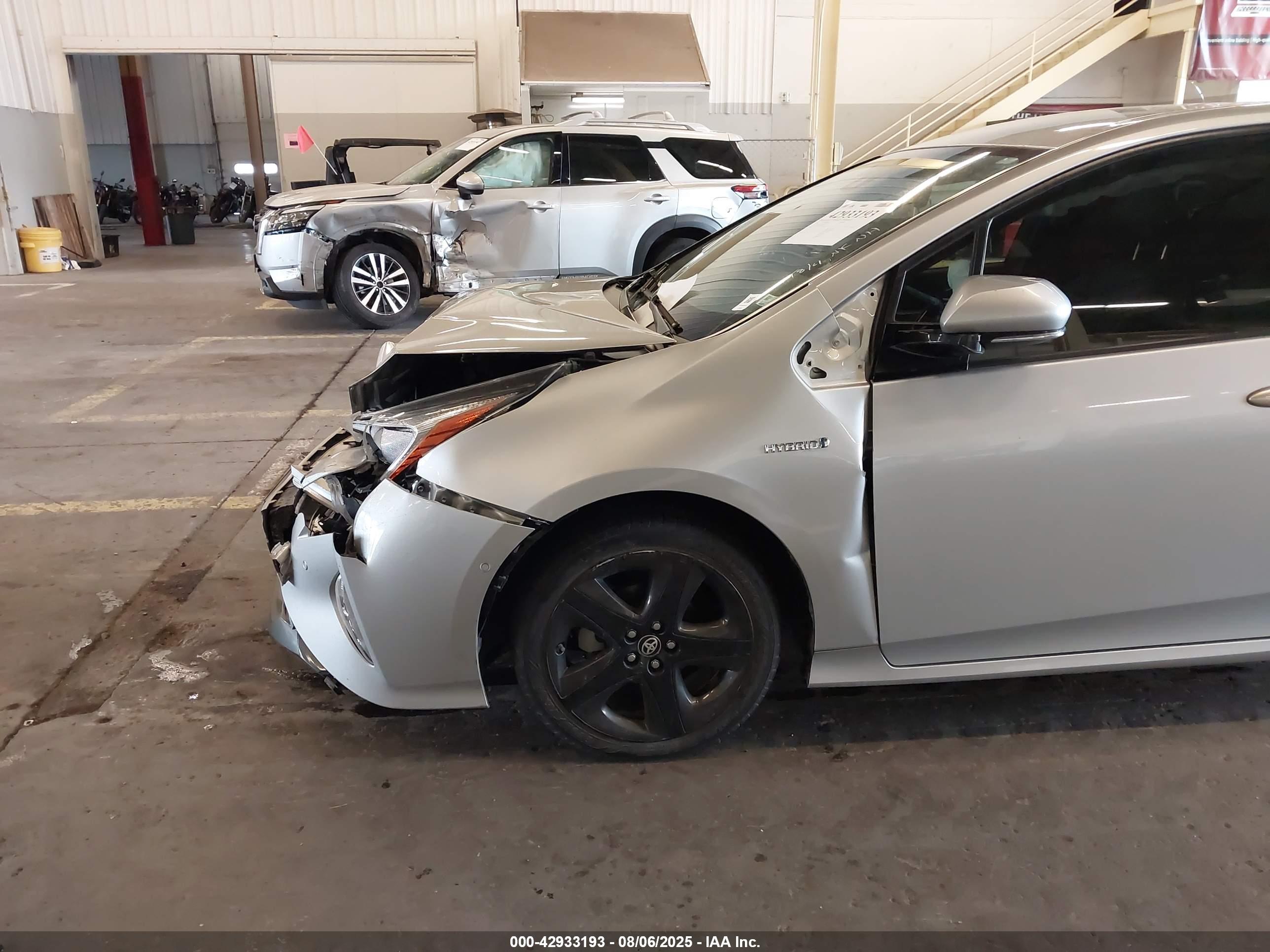 TOYOTA PRIUS image 6