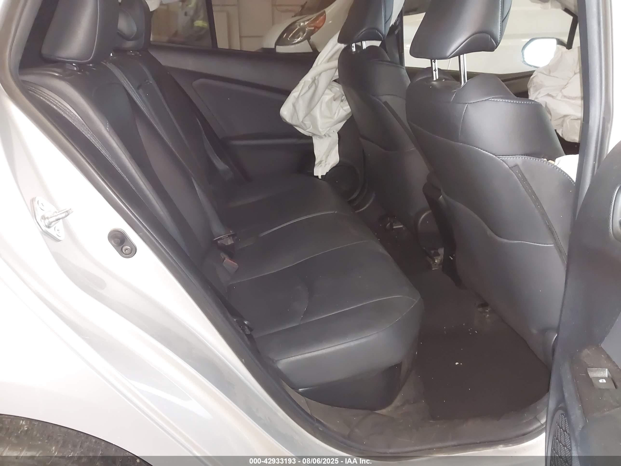 TOYOTA PRIUS image 8