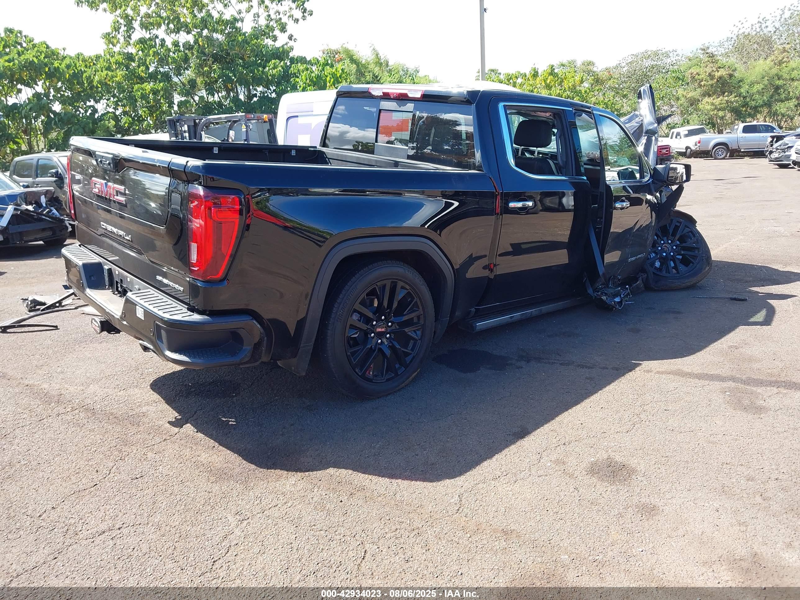 GMC SIERRA image 4
