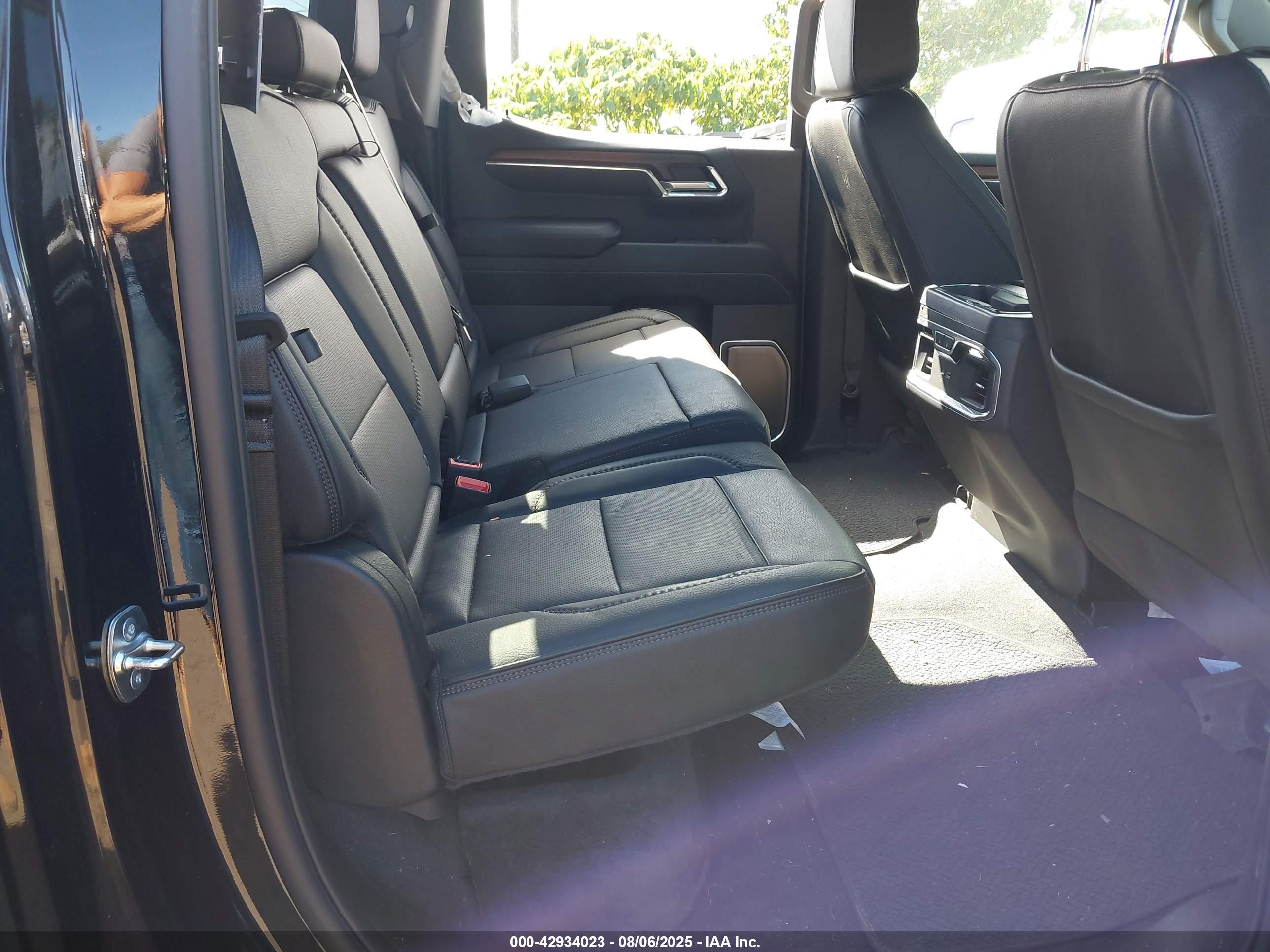 GMC SIERRA image 8
