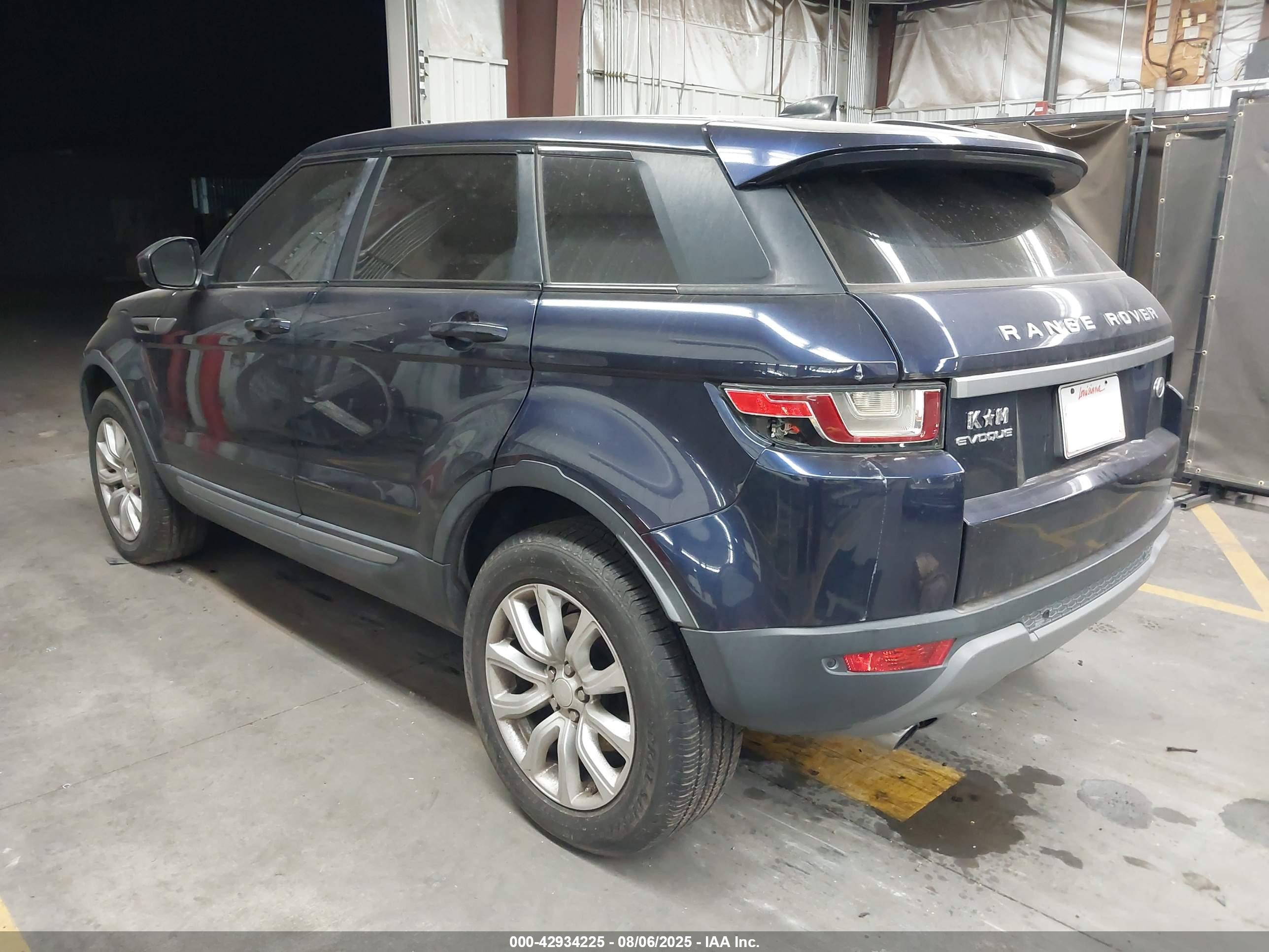 LAND ROVER image 3