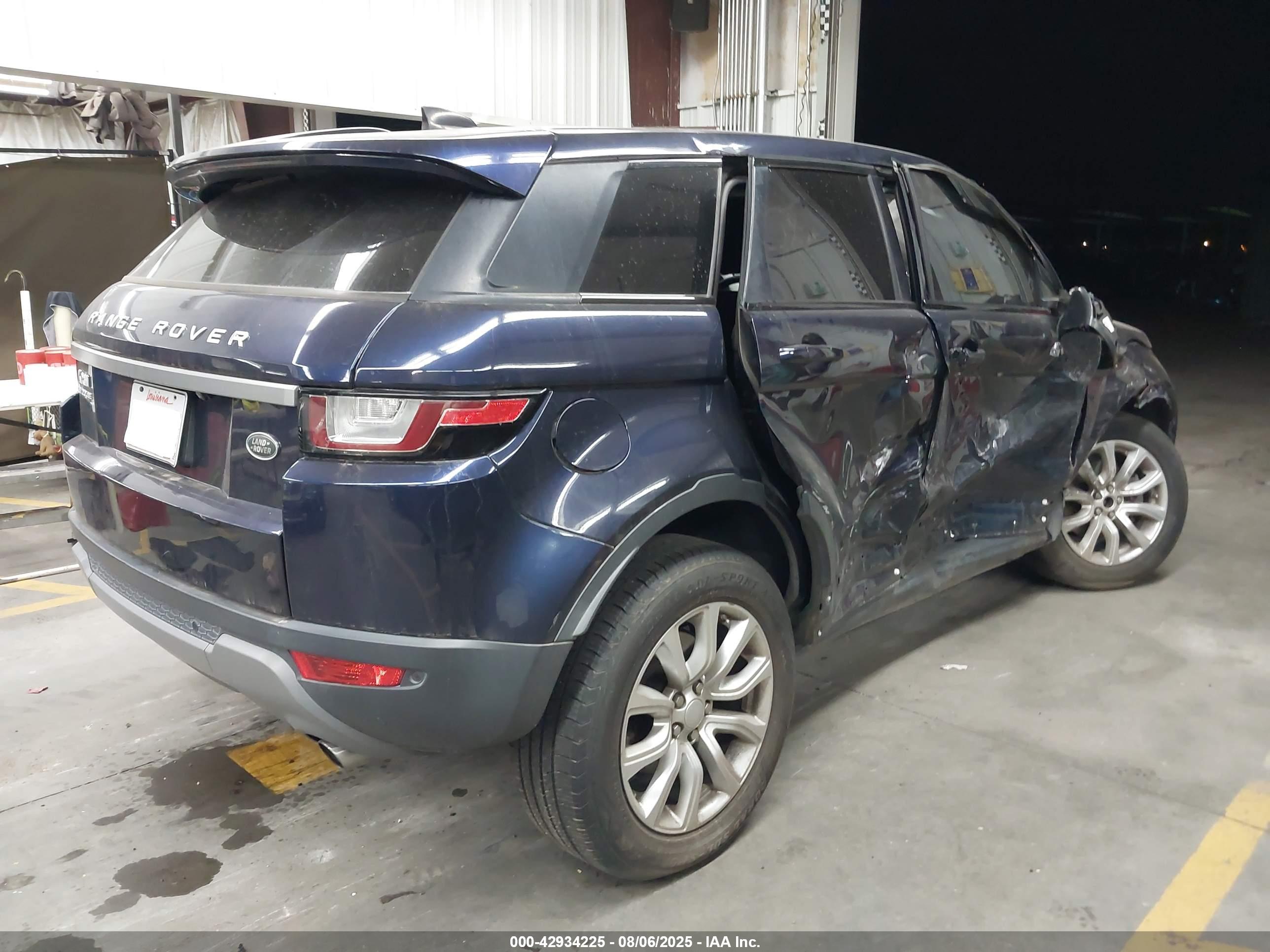 LAND ROVER image 4