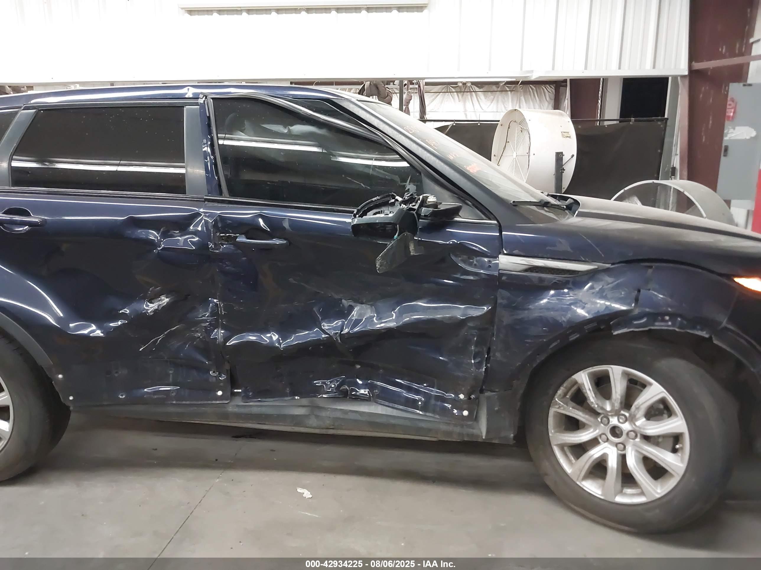 LAND ROVER image 6