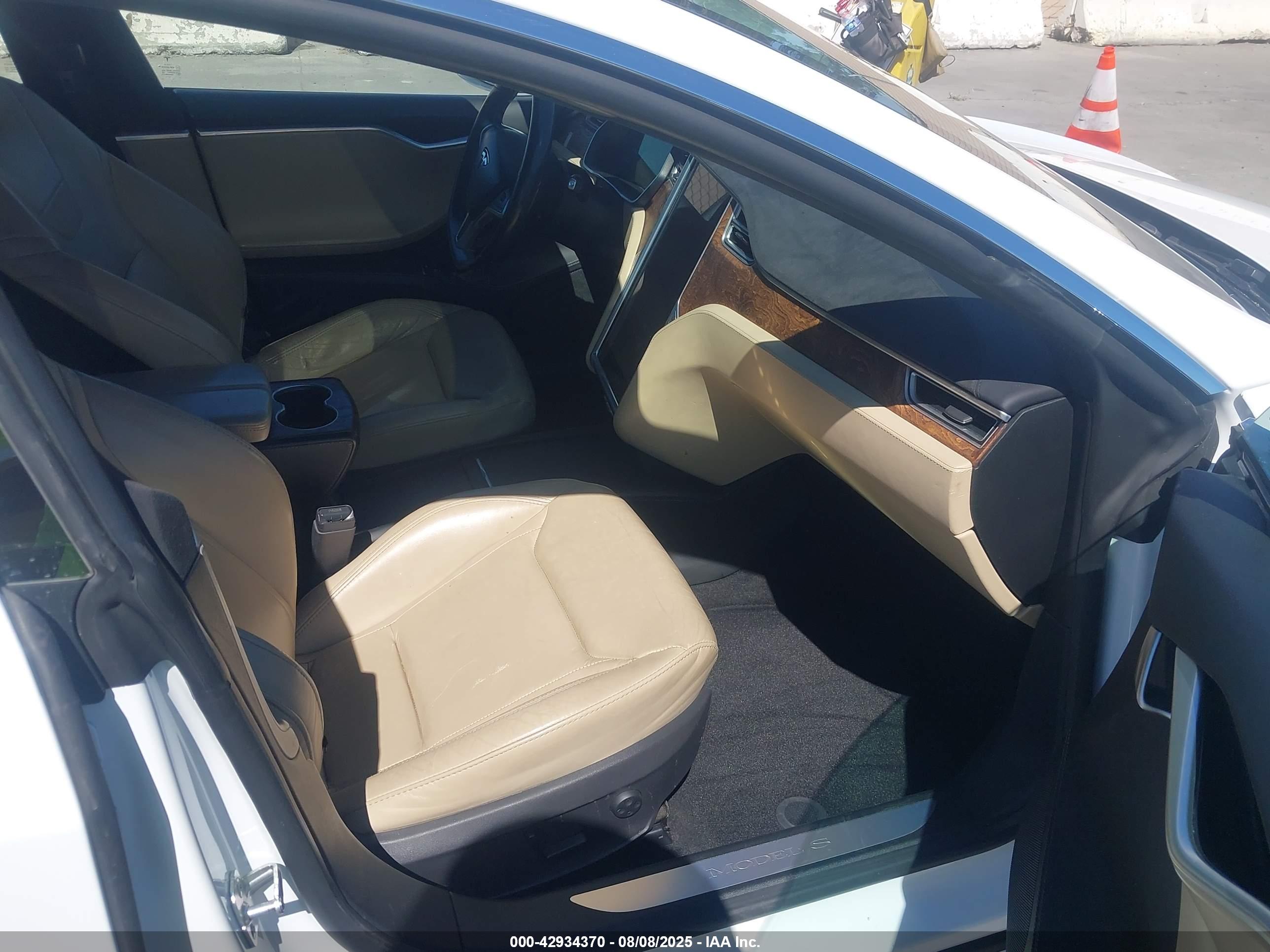 TESLA MODEL image 5