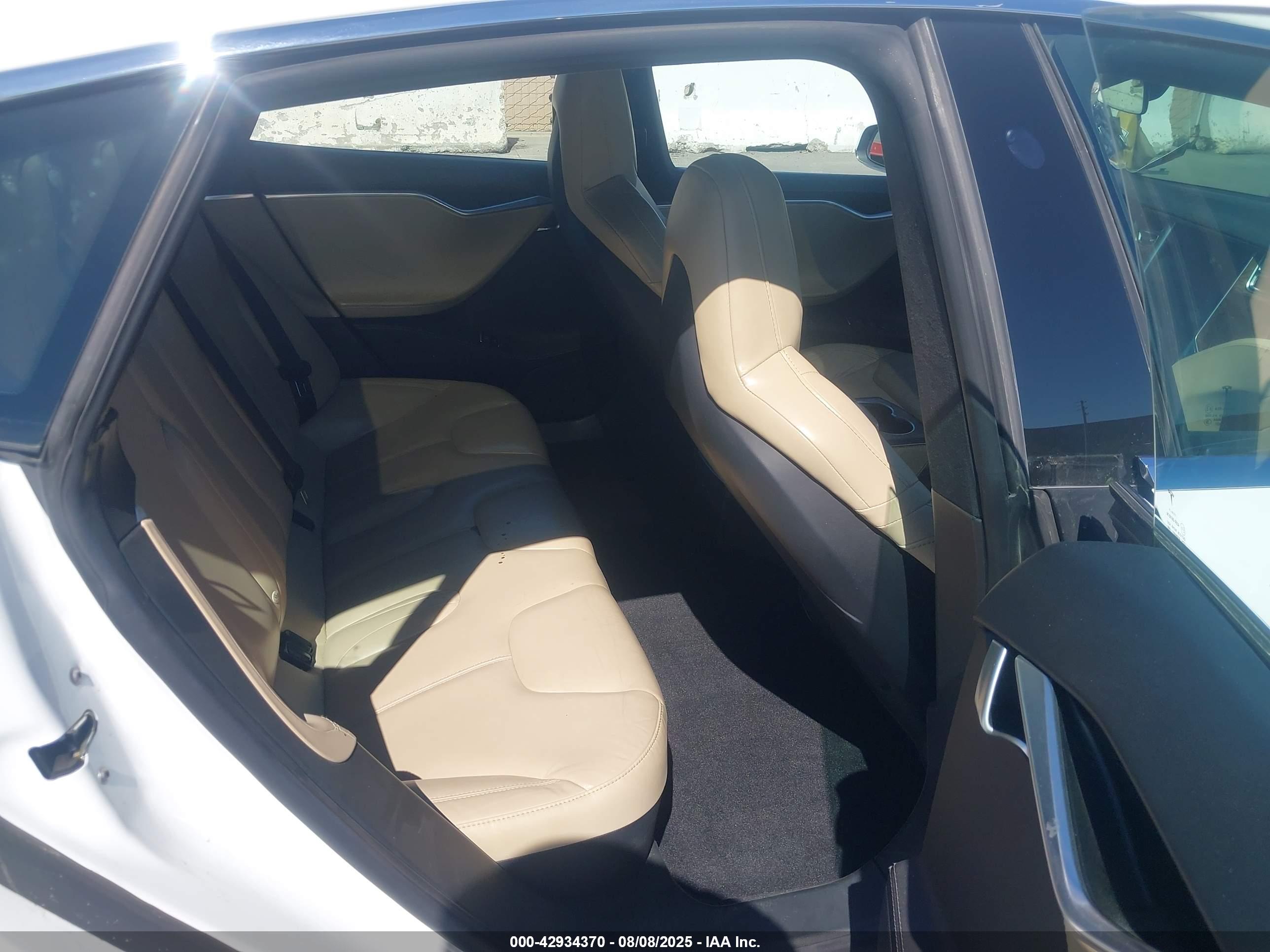 TESLA MODEL image 8