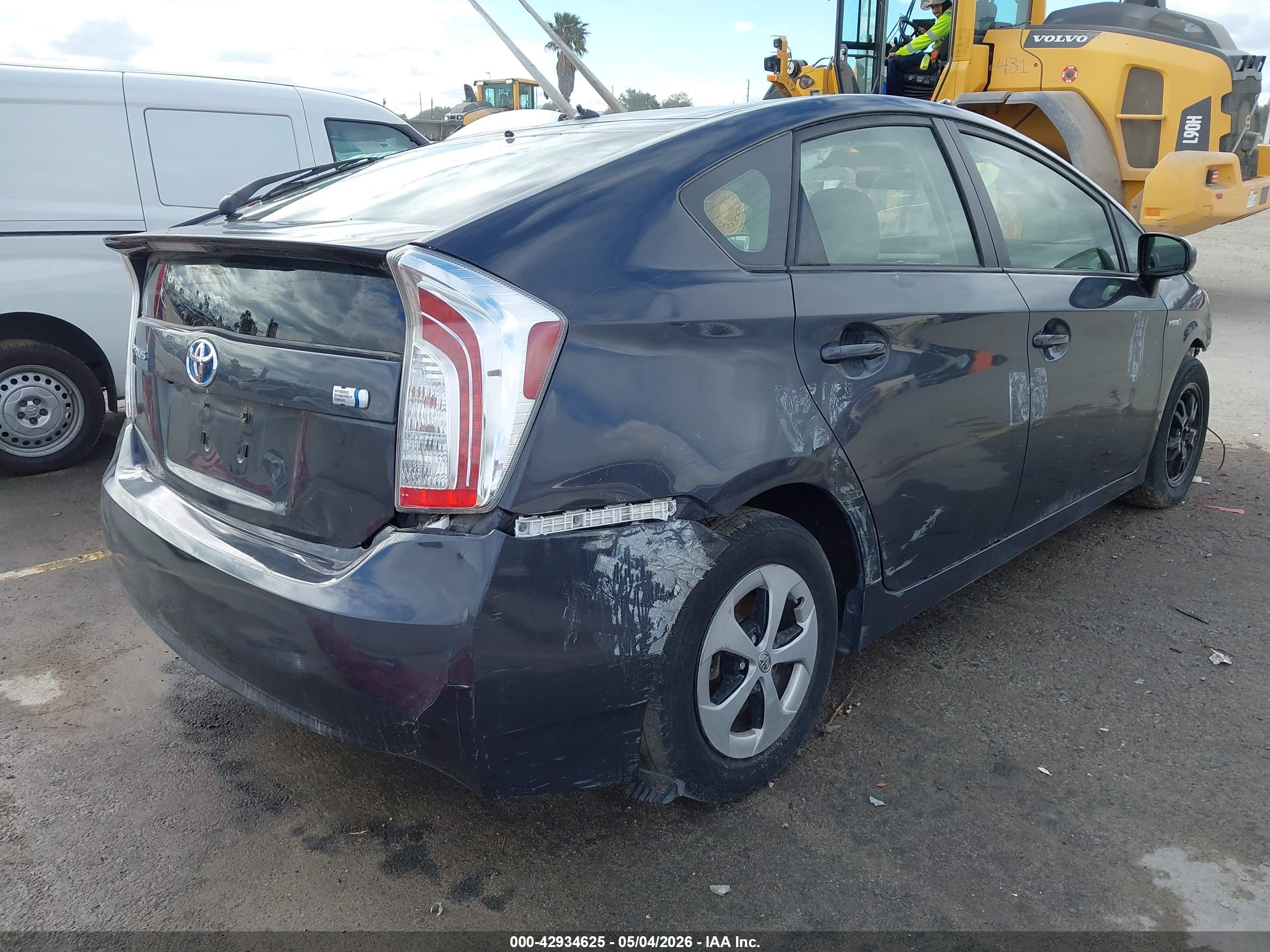 TOYOTA PRIUS image 4