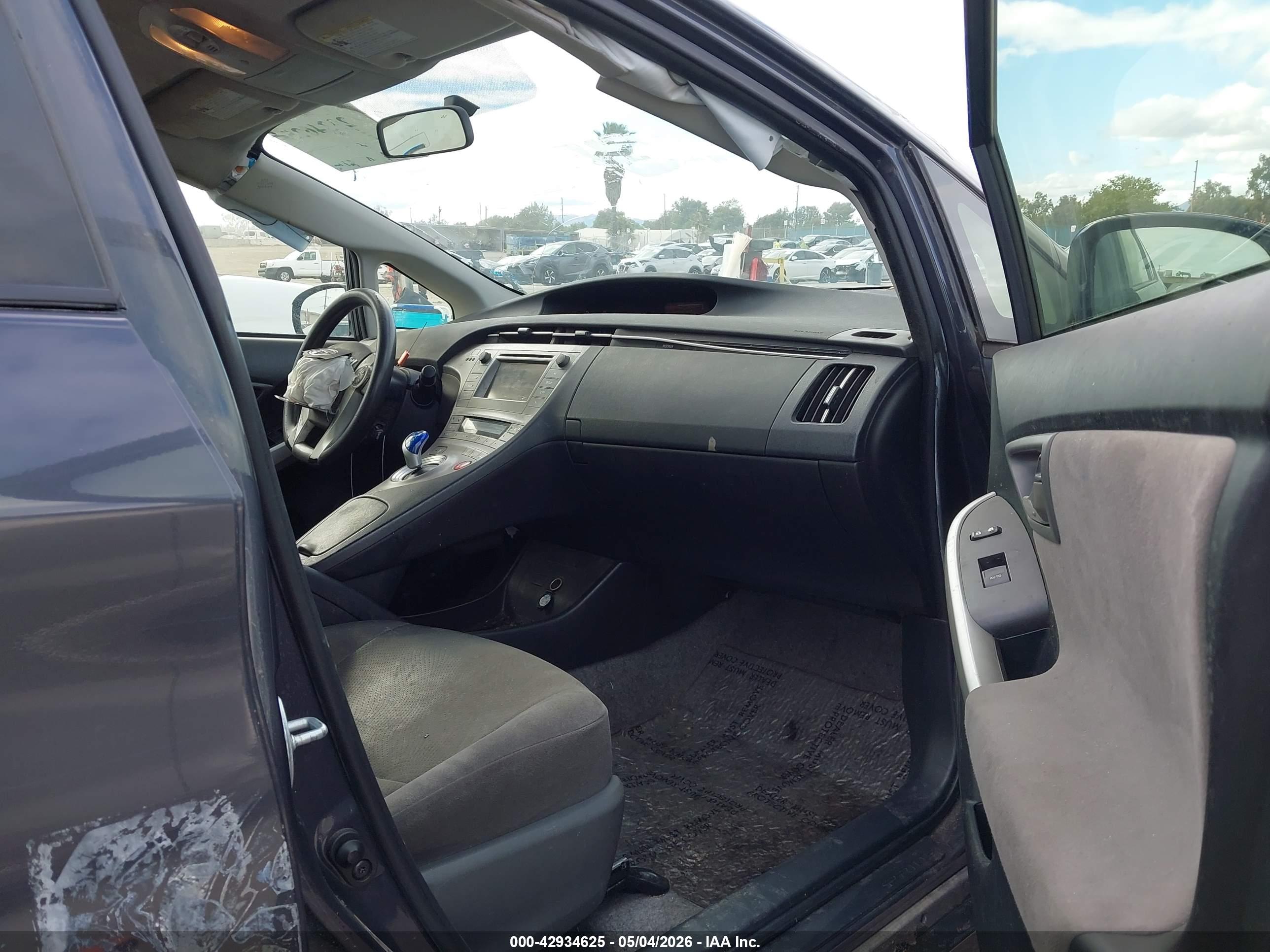 TOYOTA PRIUS image 5