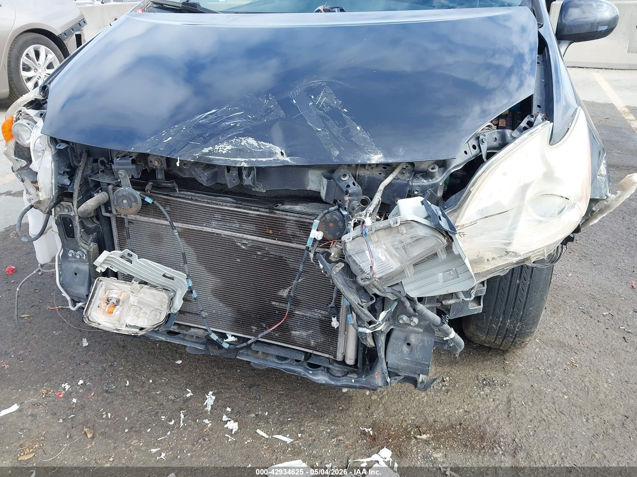 TOYOTA PRIUS image 6