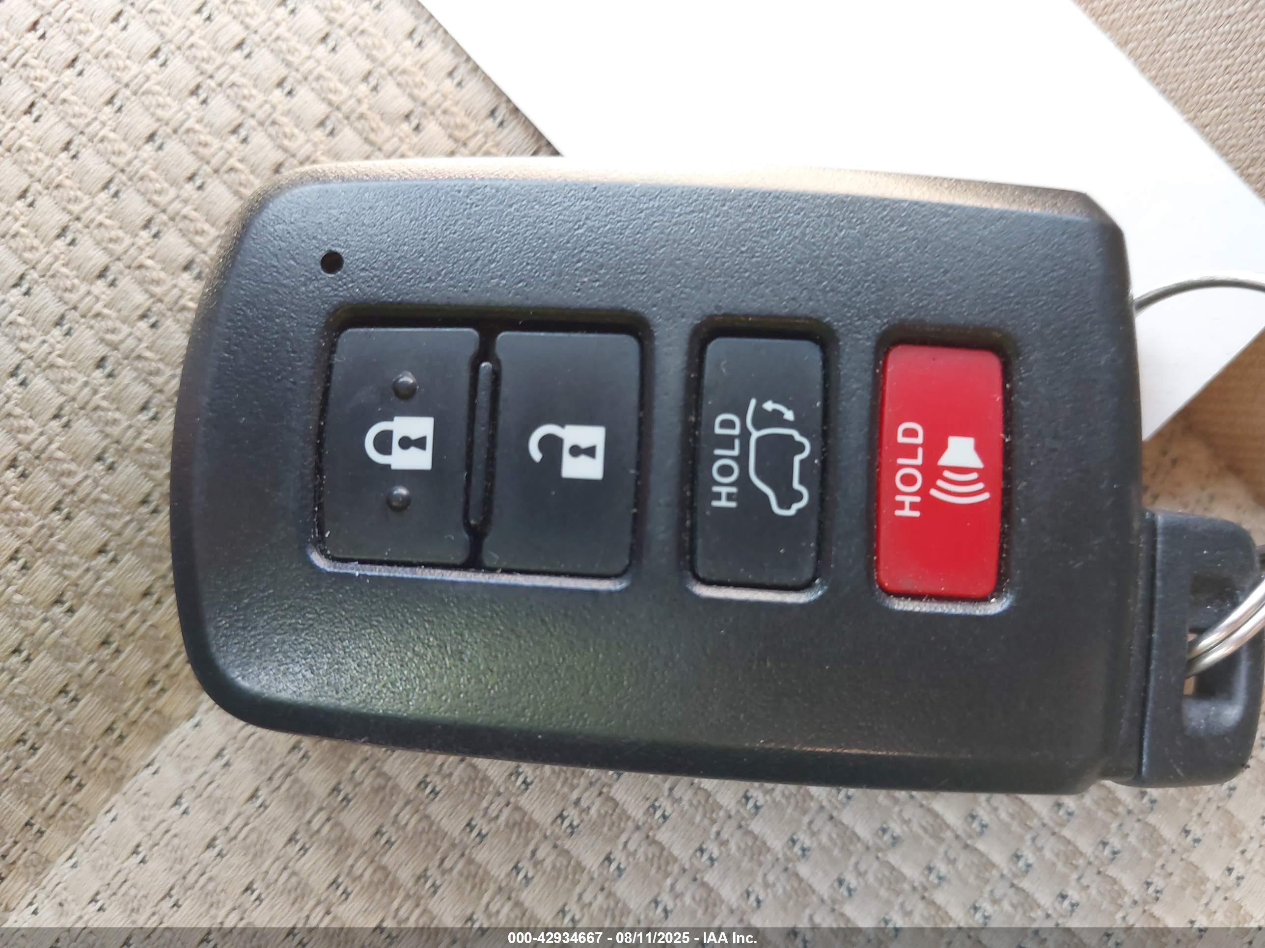 TOYOTA RAV4 image 11