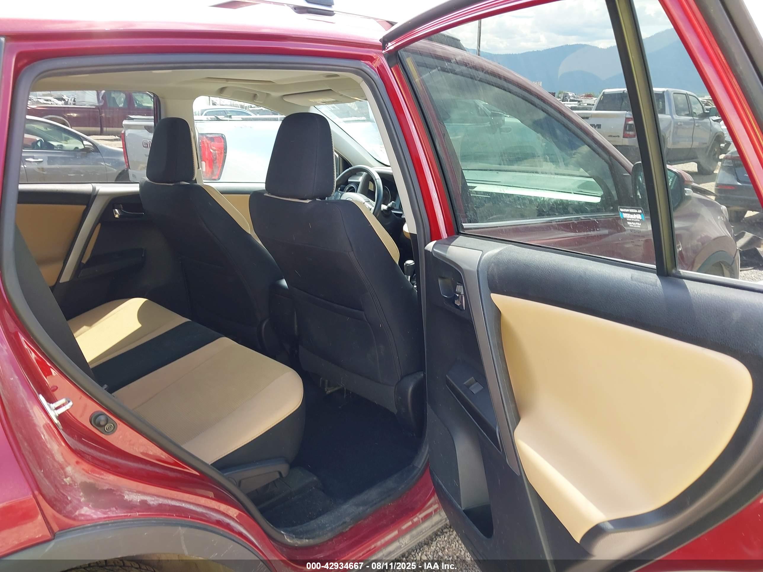 TOYOTA RAV4 image 8