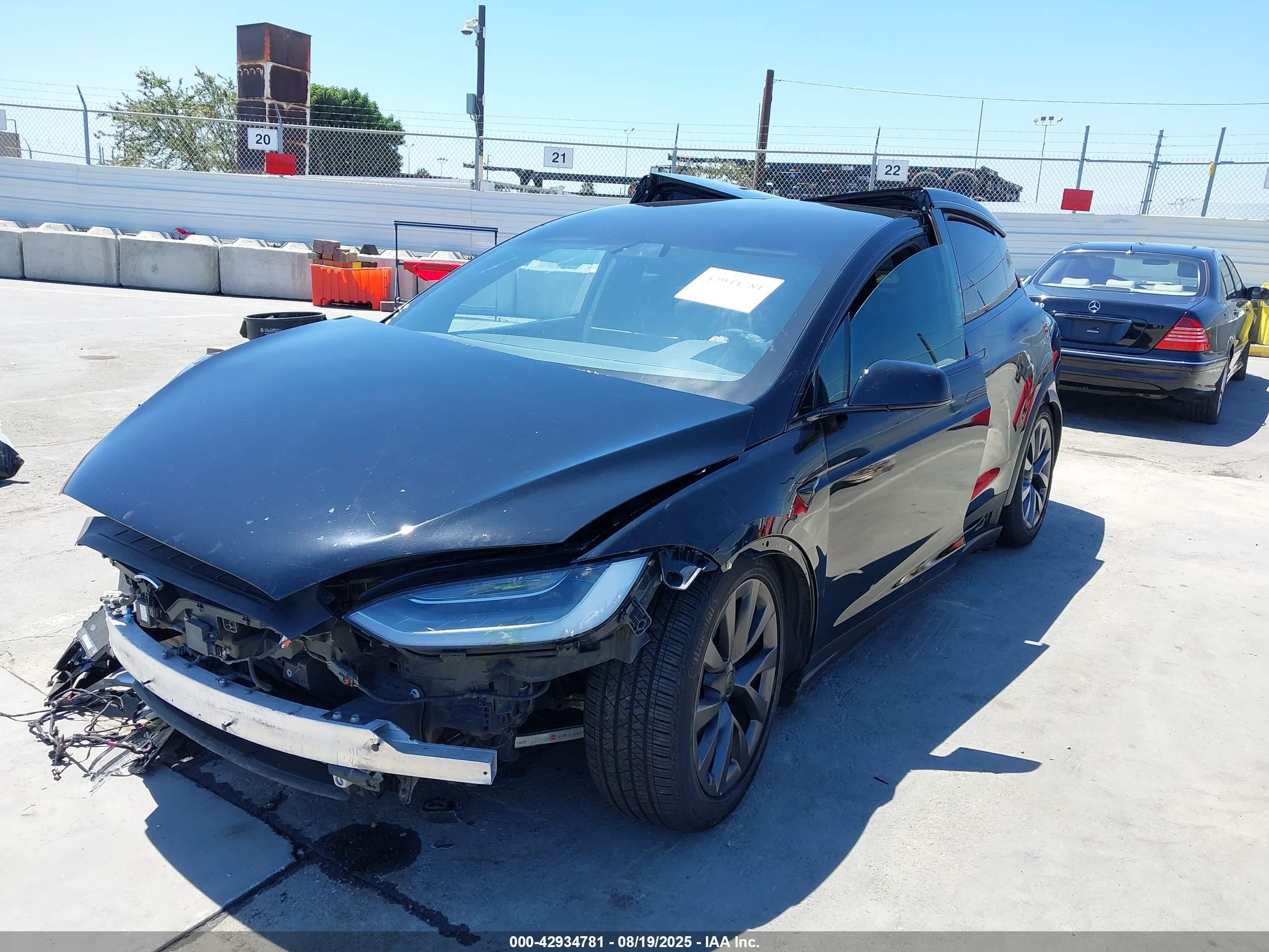 TESLA MODEL image 2