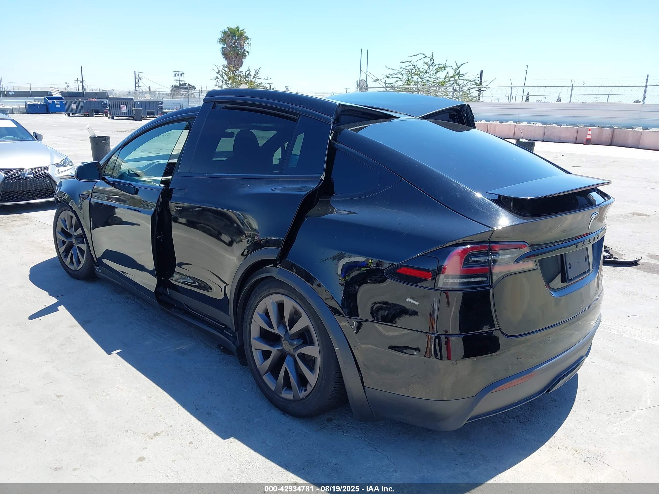 TESLA MODEL image 3