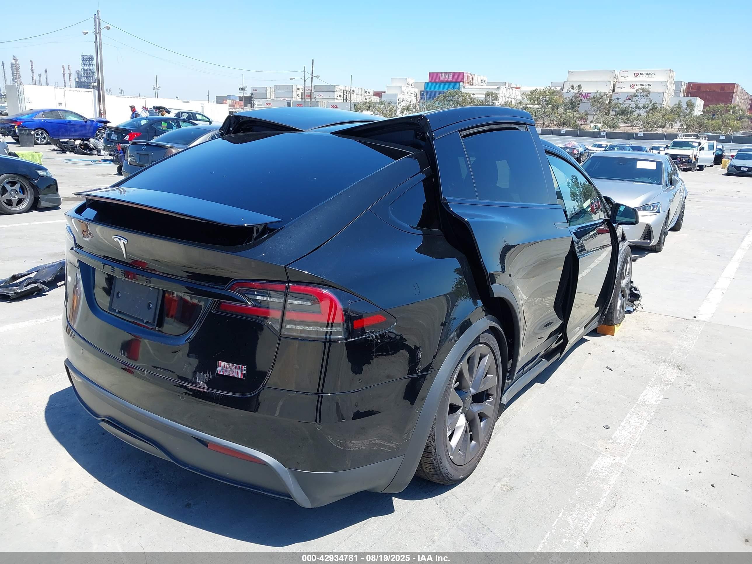 TESLA MODEL image 4