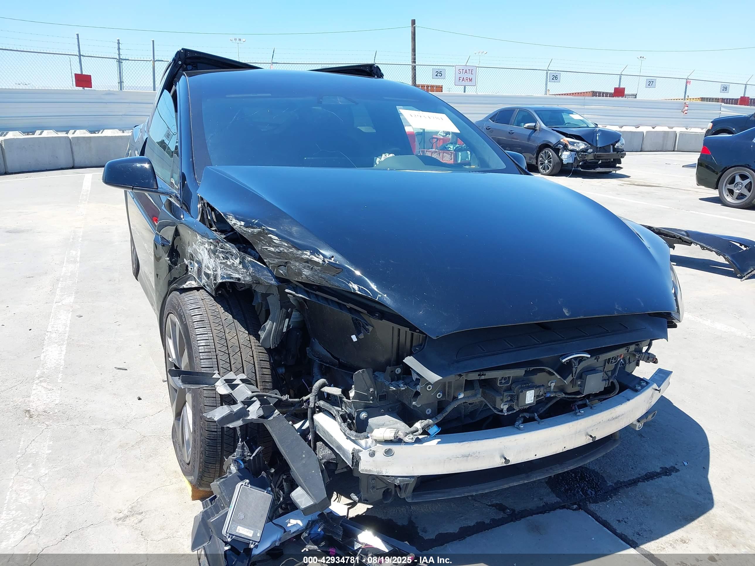 TESLA MODEL image 6