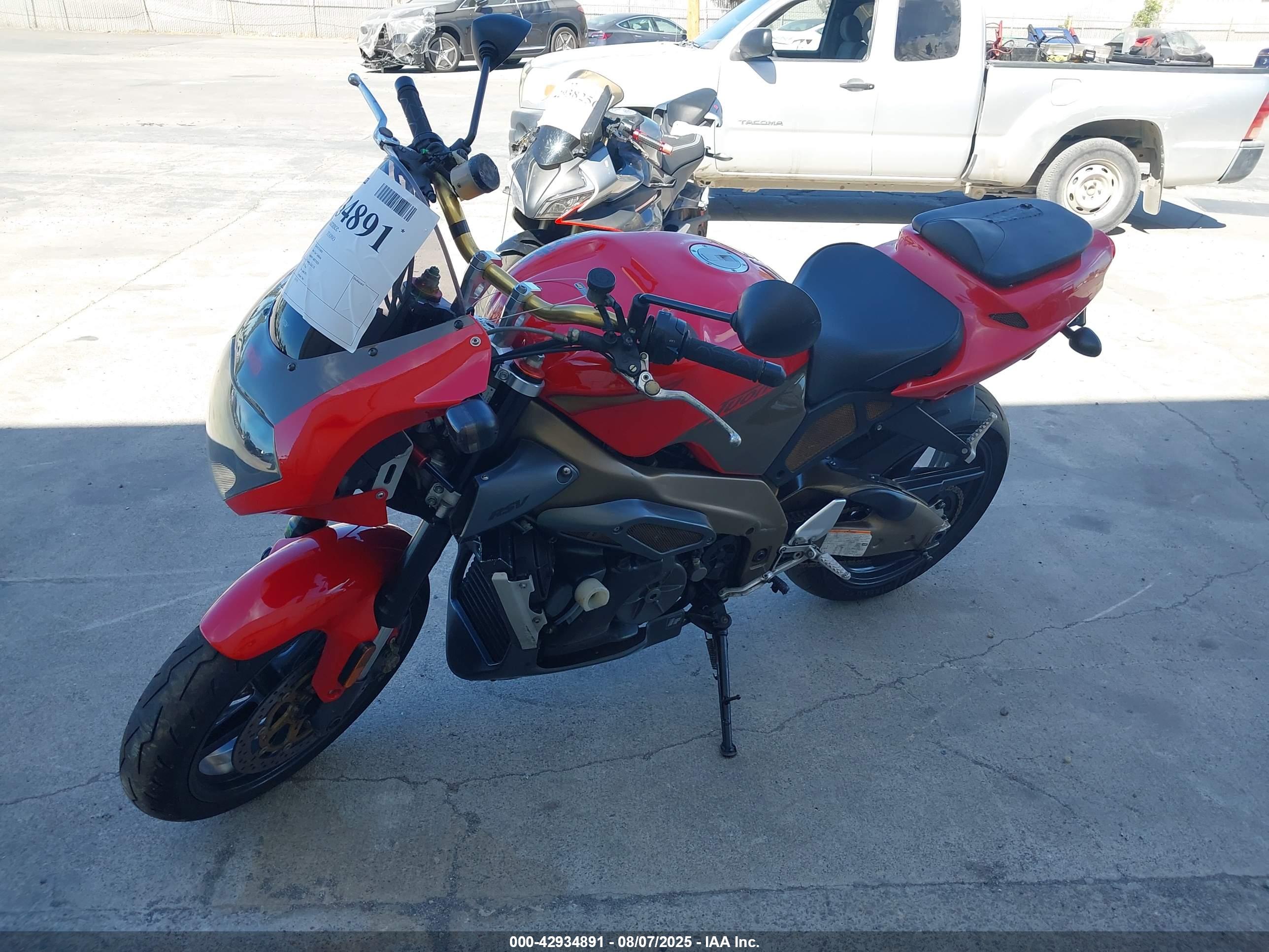 APRILIA TUONO image 2