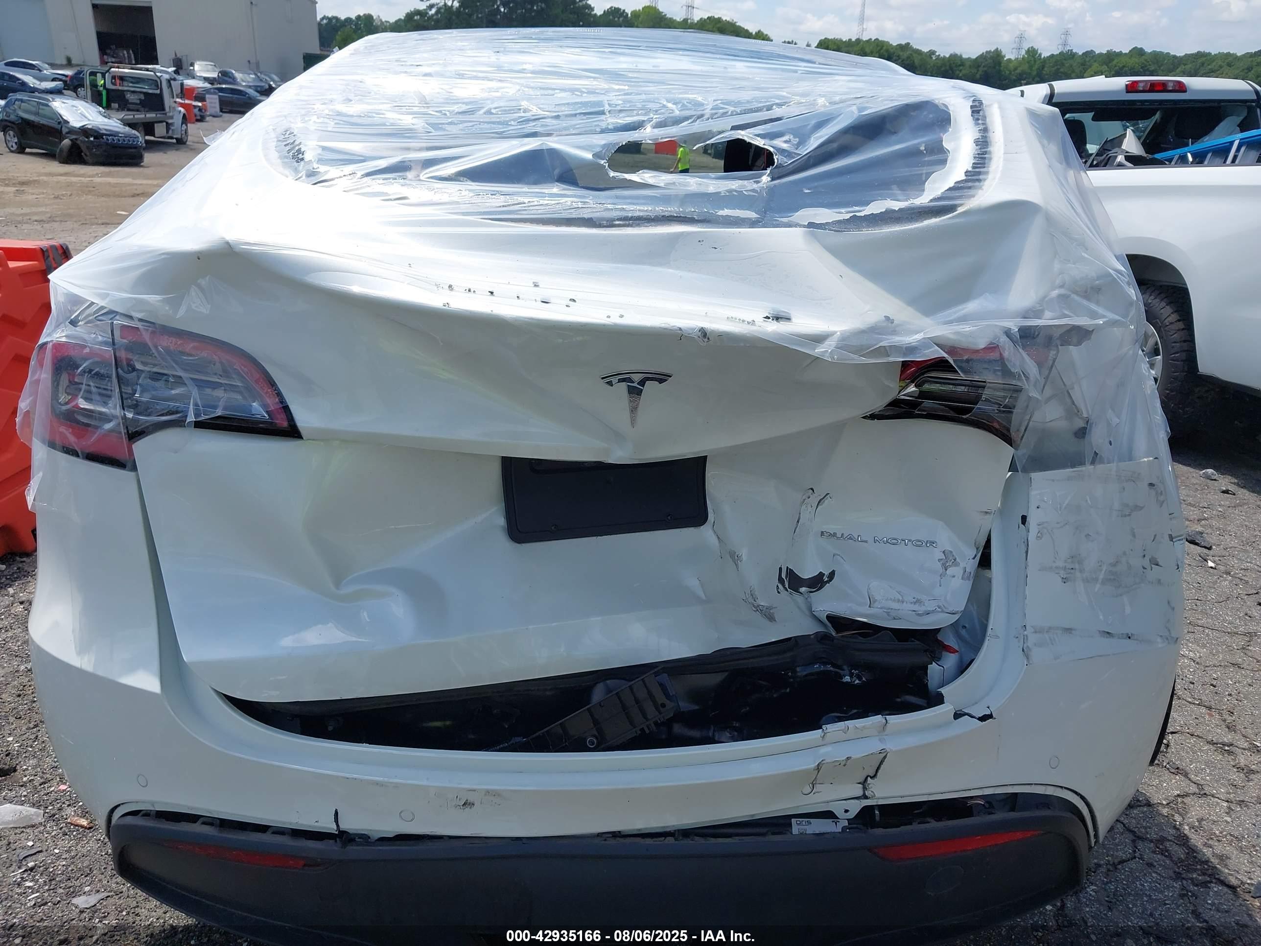 TESLA MODEL image 6