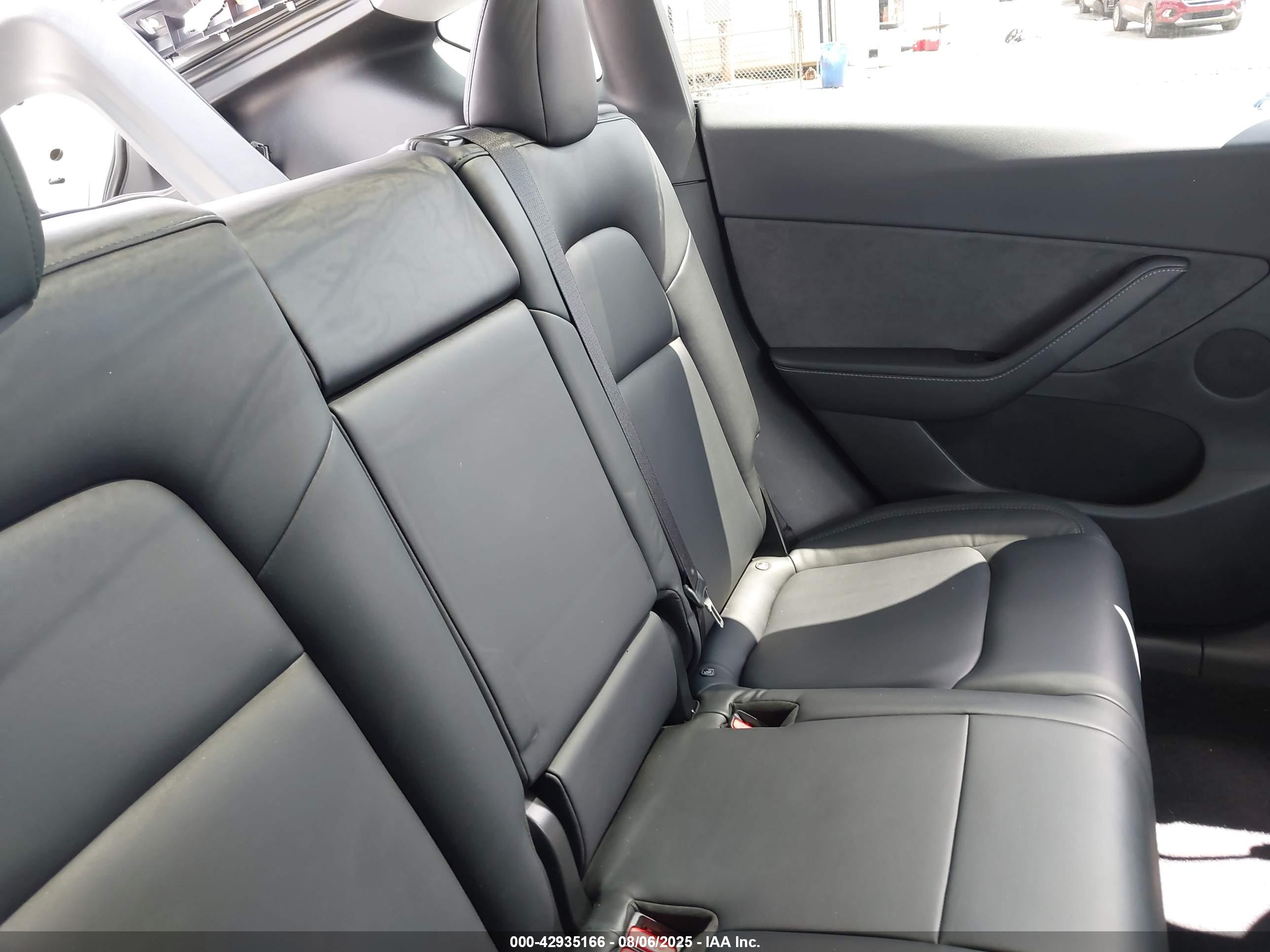 TESLA MODEL image 8