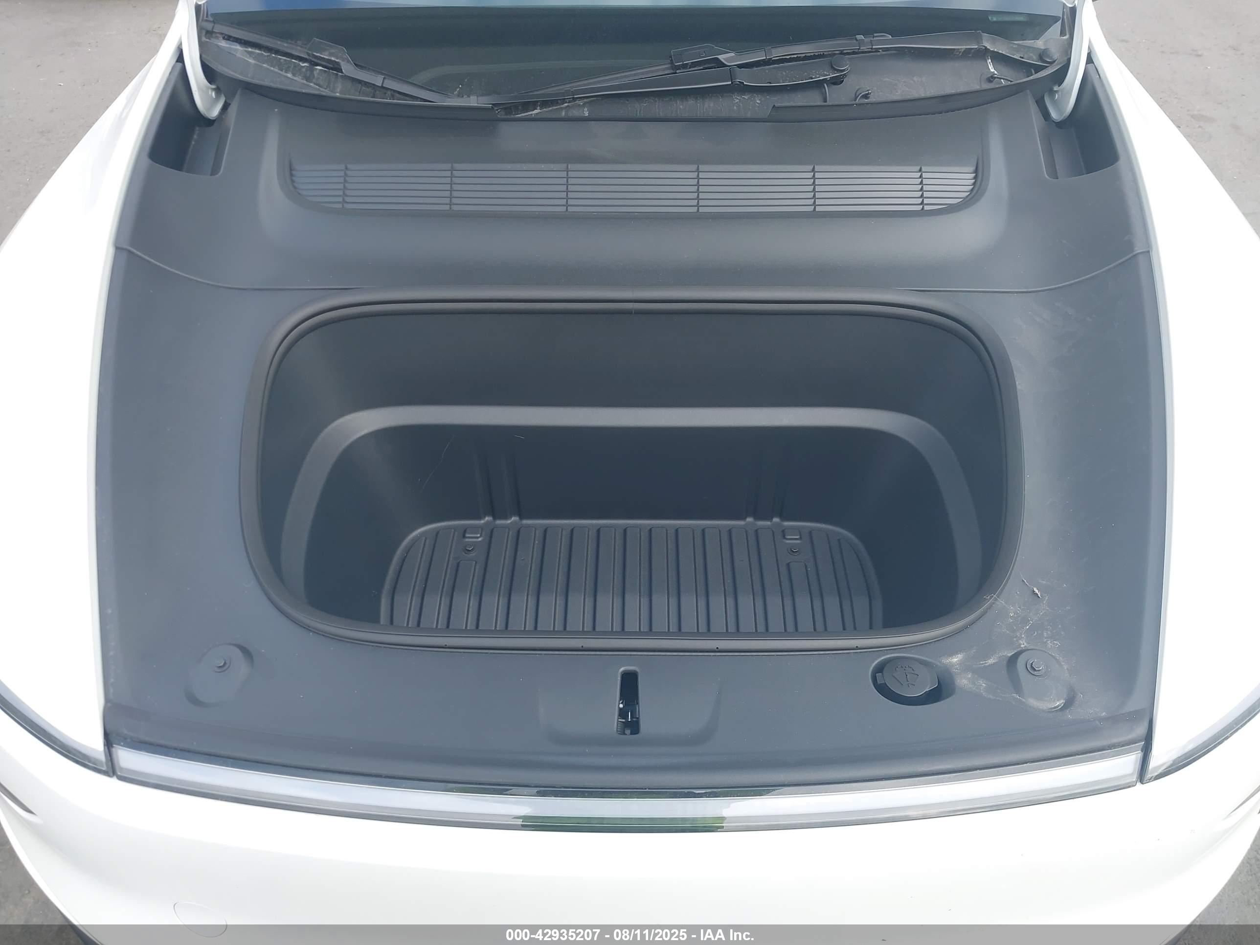 TESLA MODEL image 10