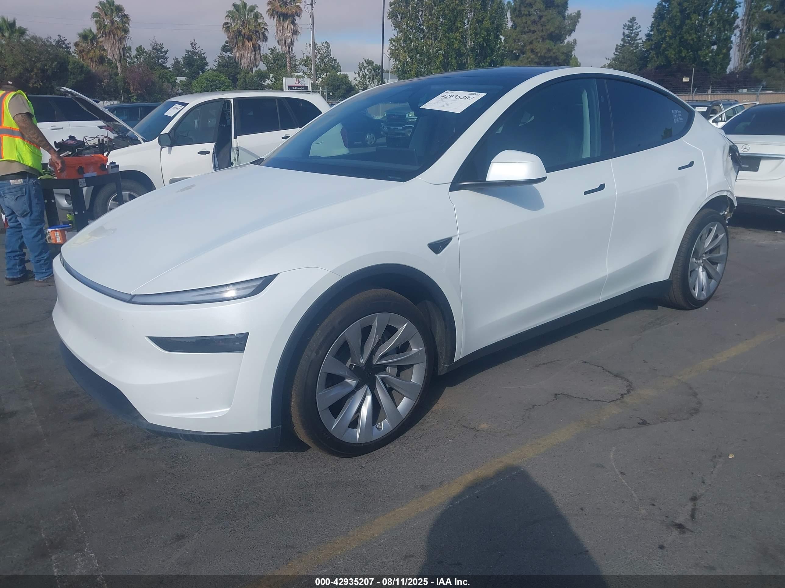 TESLA MODEL image 2