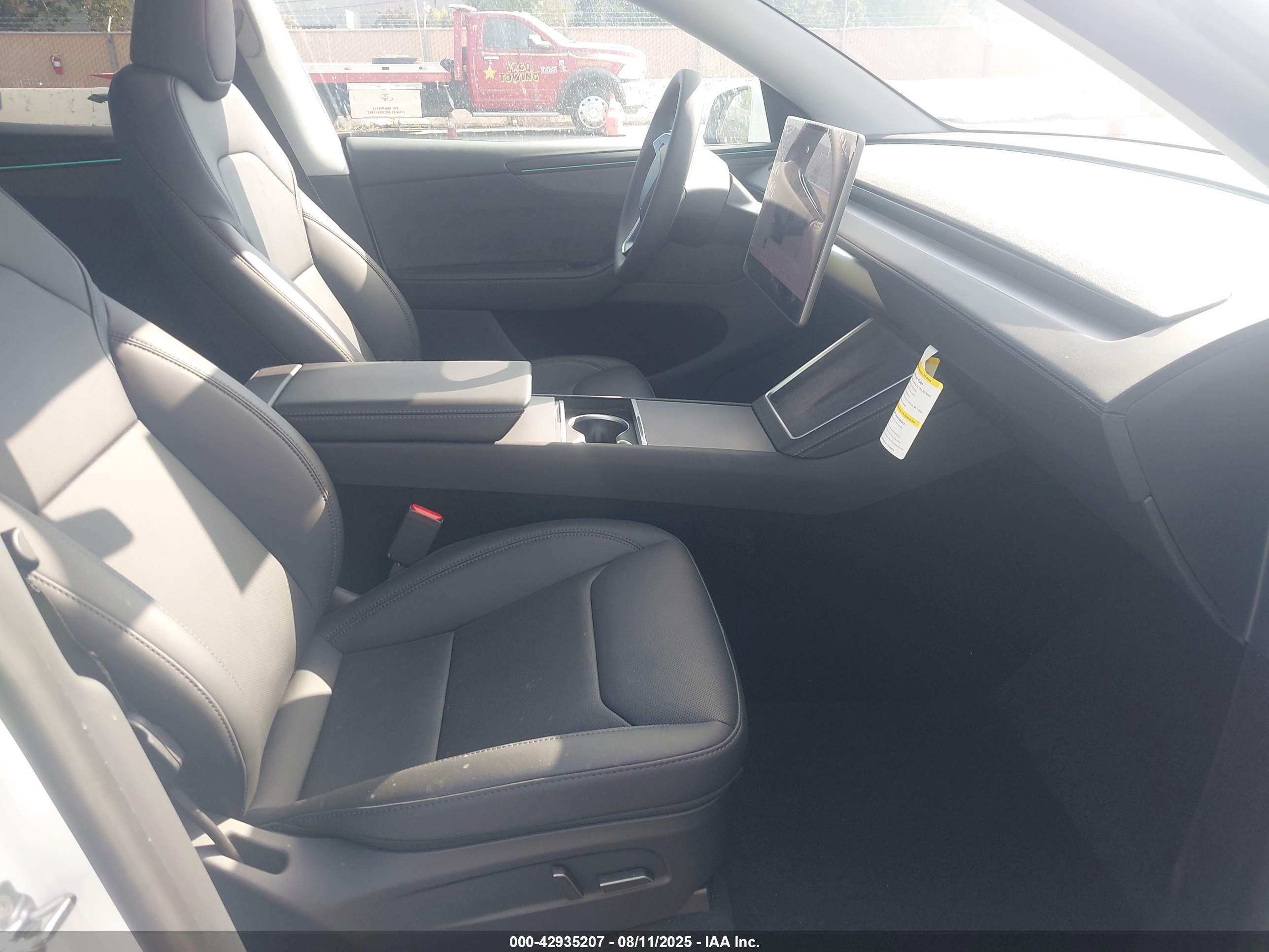 TESLA MODEL image 5