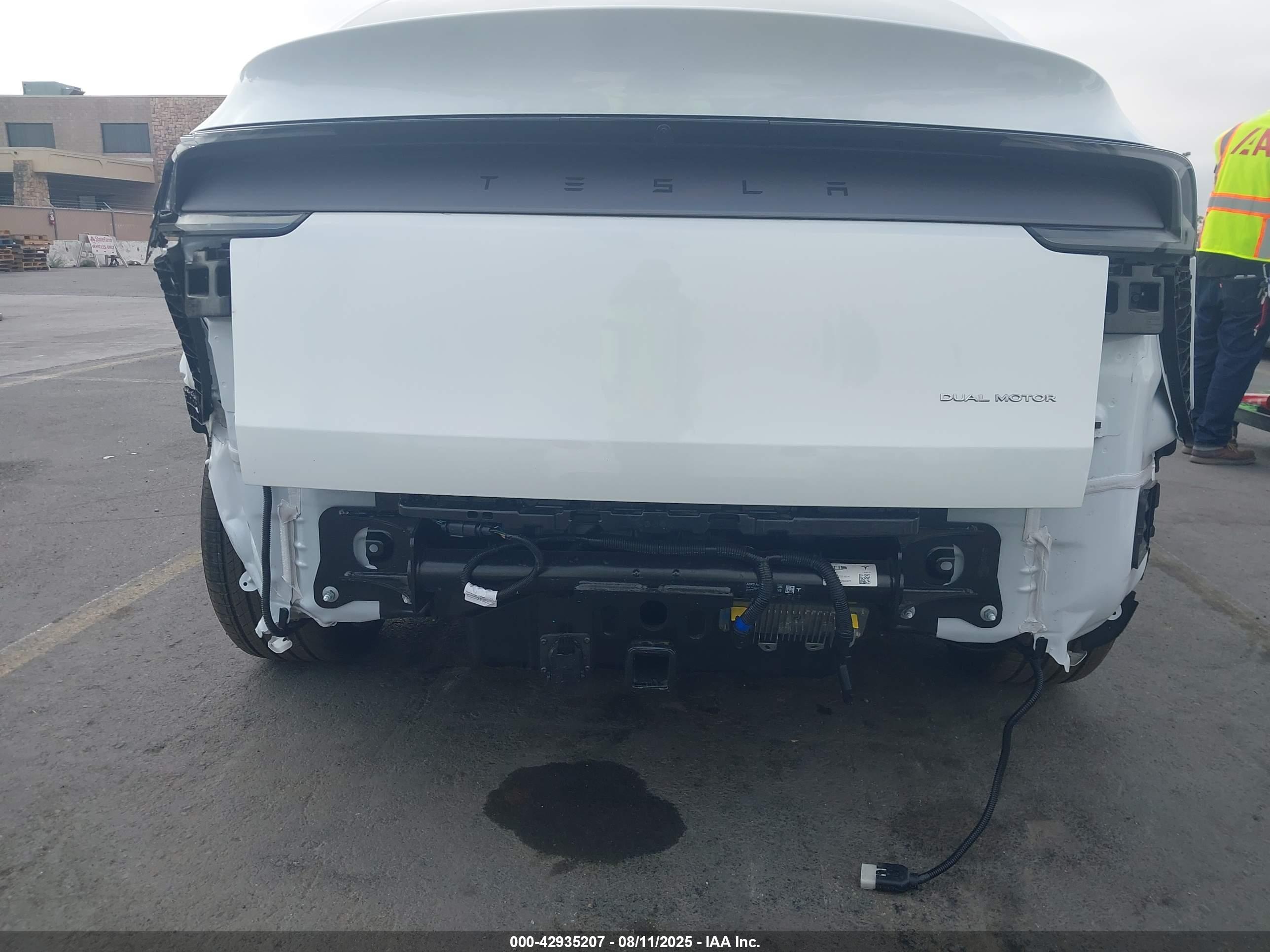 TESLA MODEL image 6