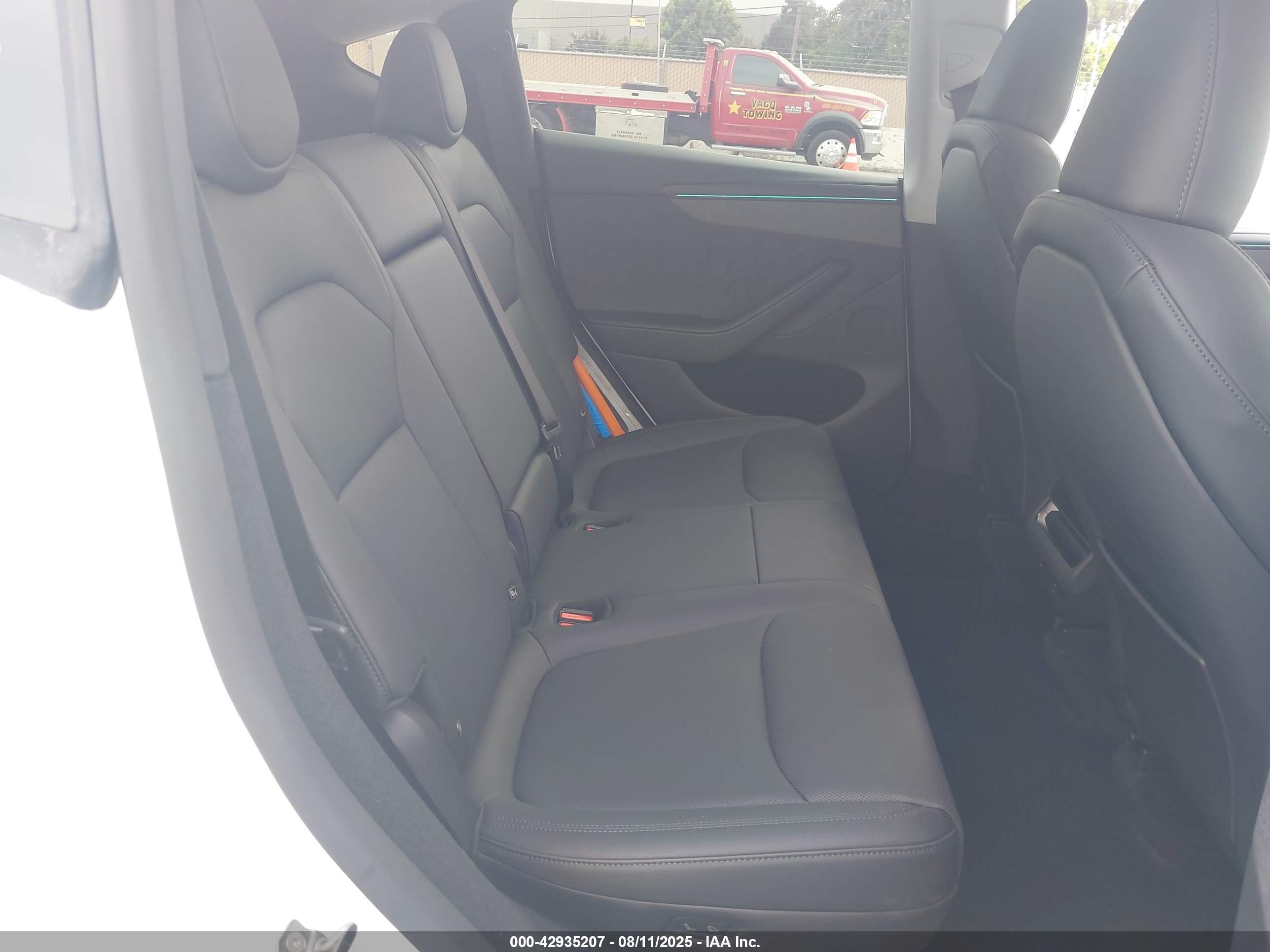 TESLA MODEL image 8