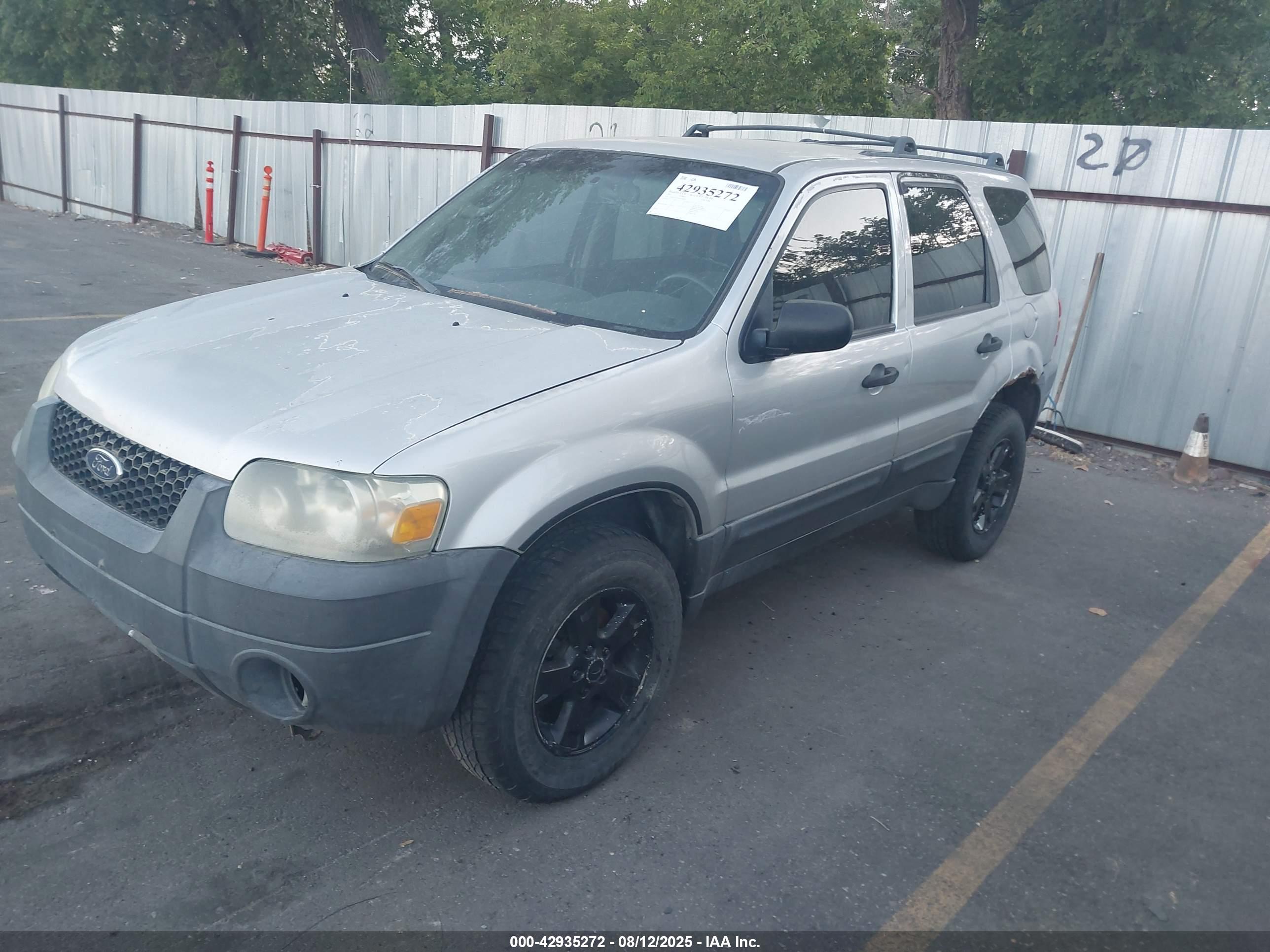 FORD ESCAPE image 2