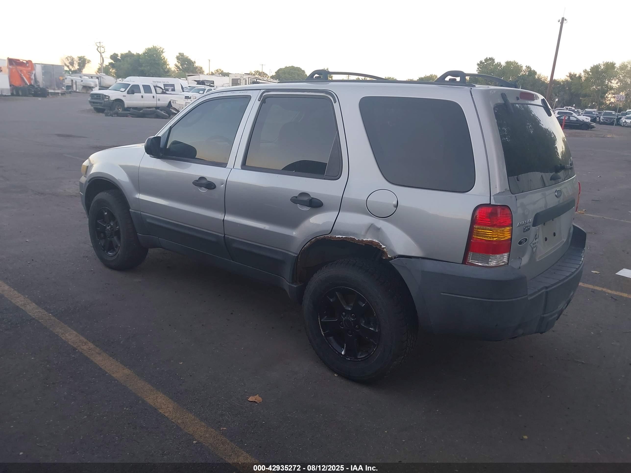 FORD ESCAPE image 3