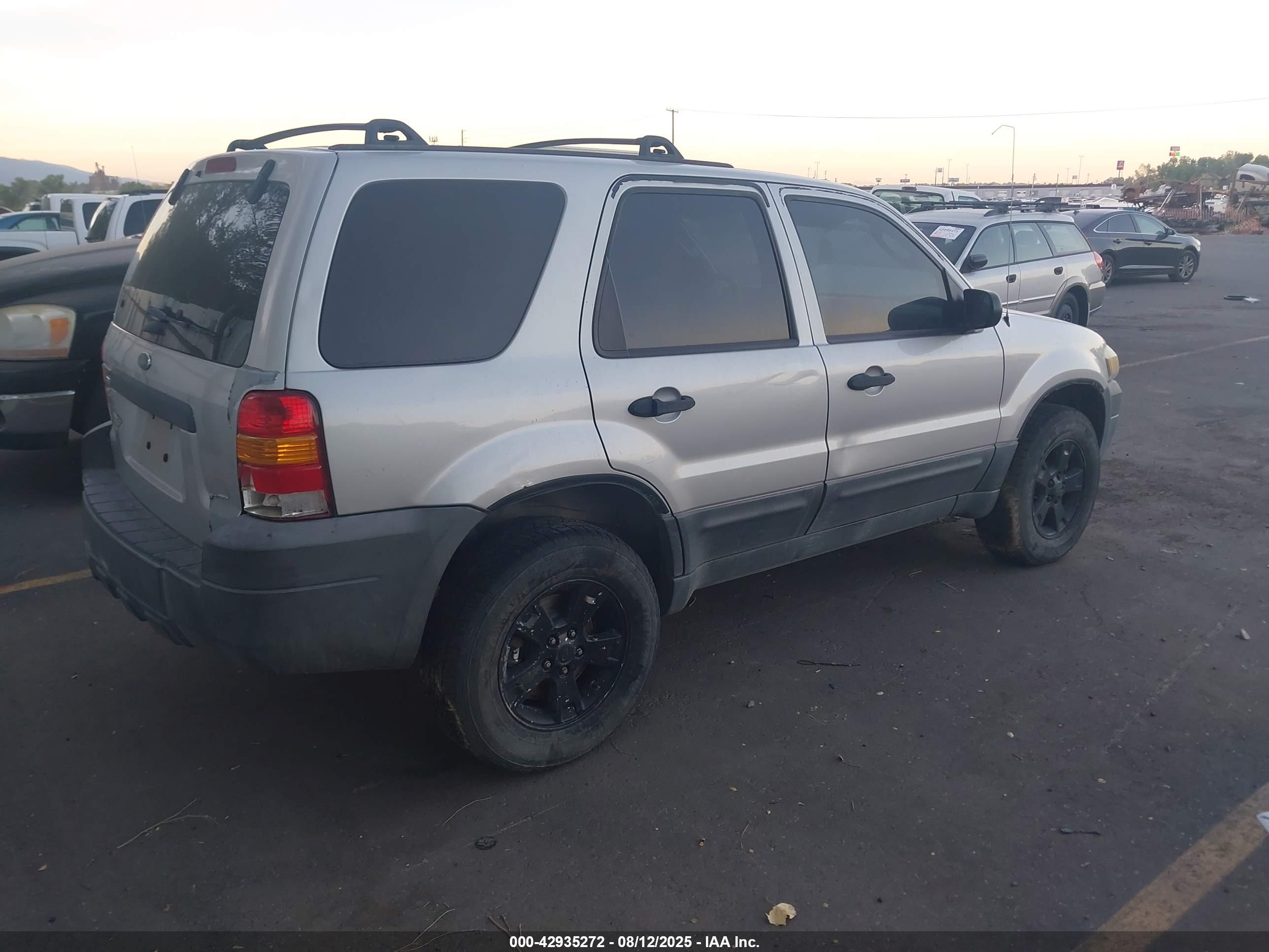 FORD ESCAPE image 4