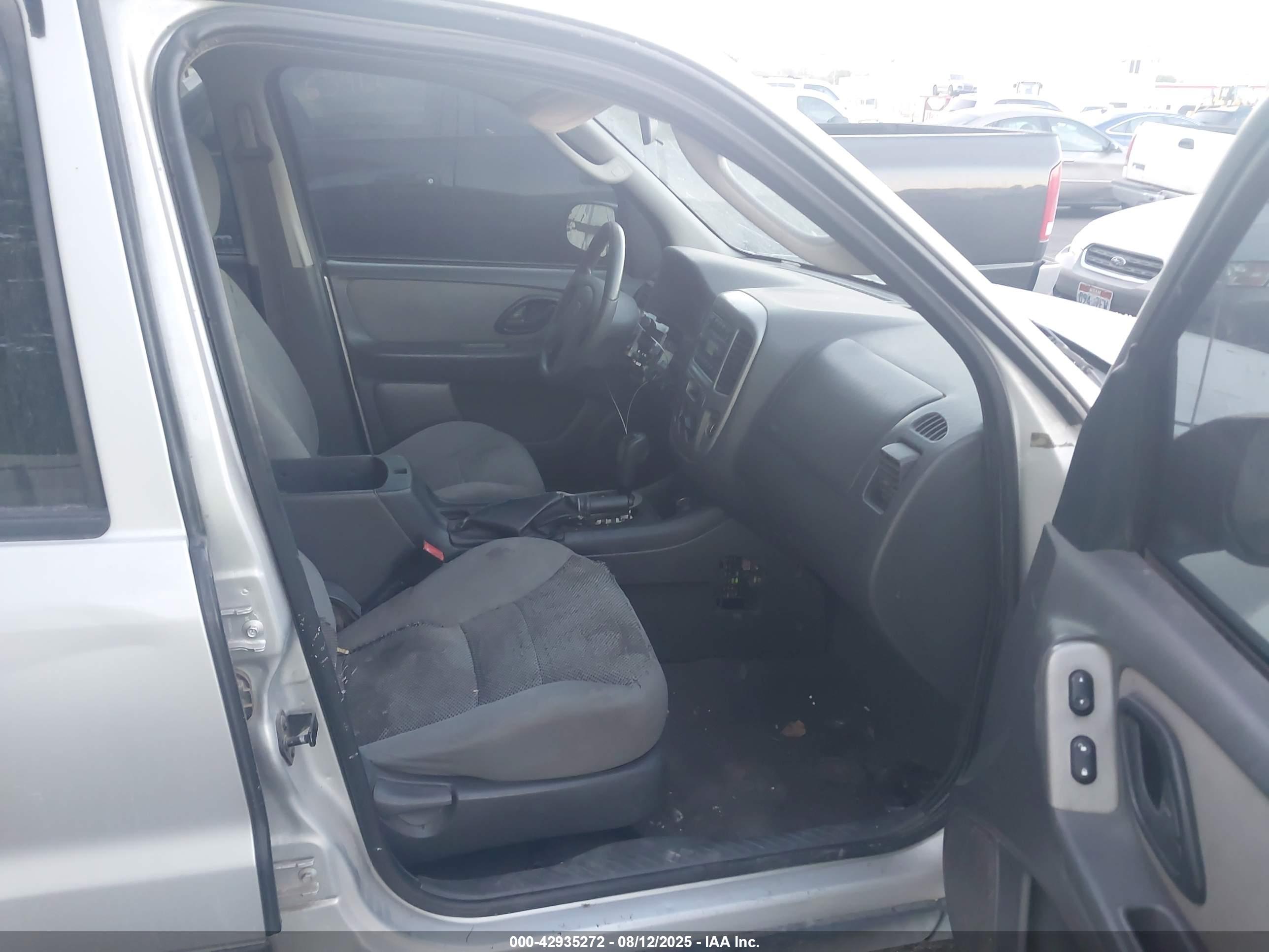FORD ESCAPE image 5