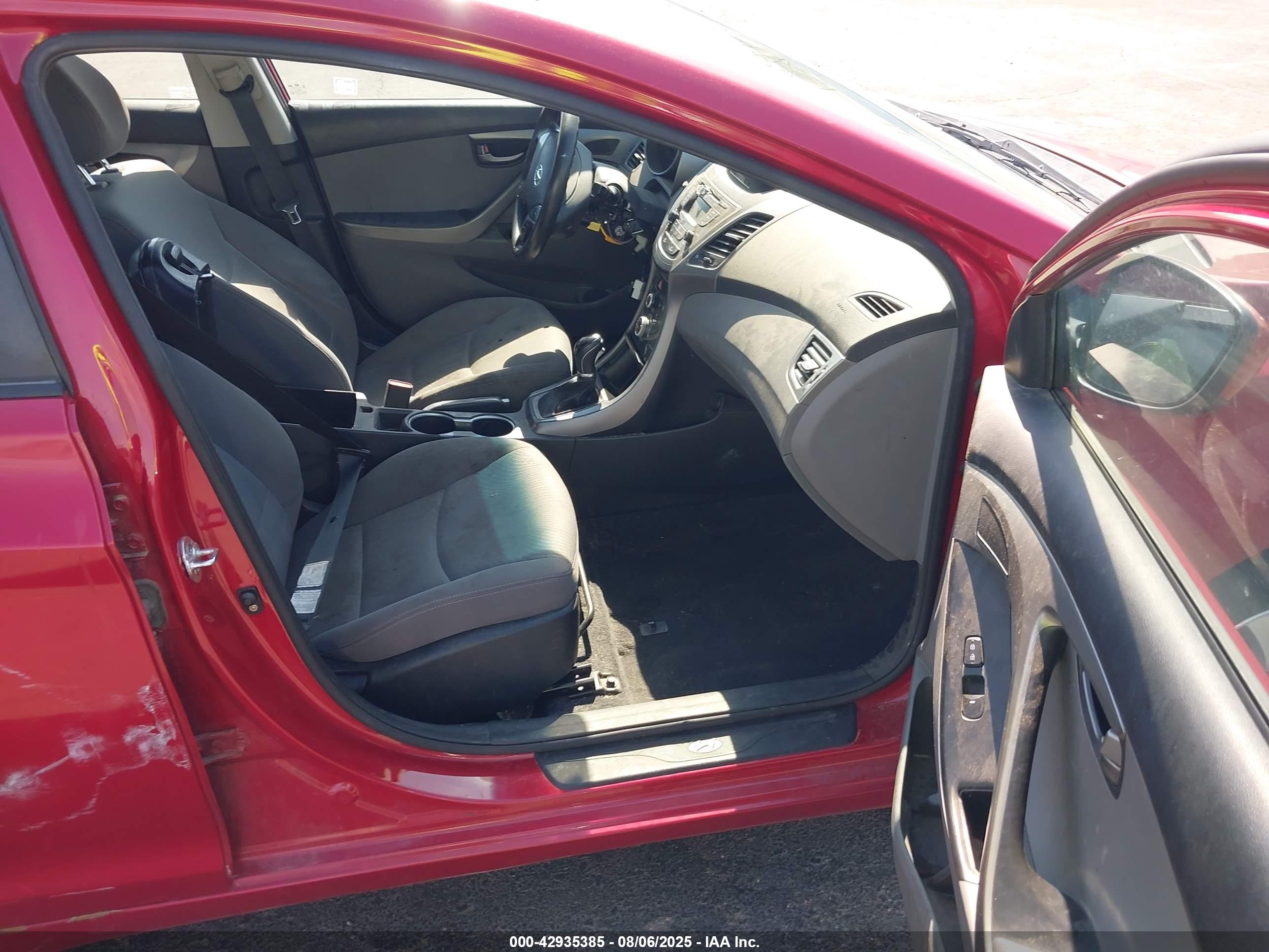HYUNDAI ELANTRA image 5