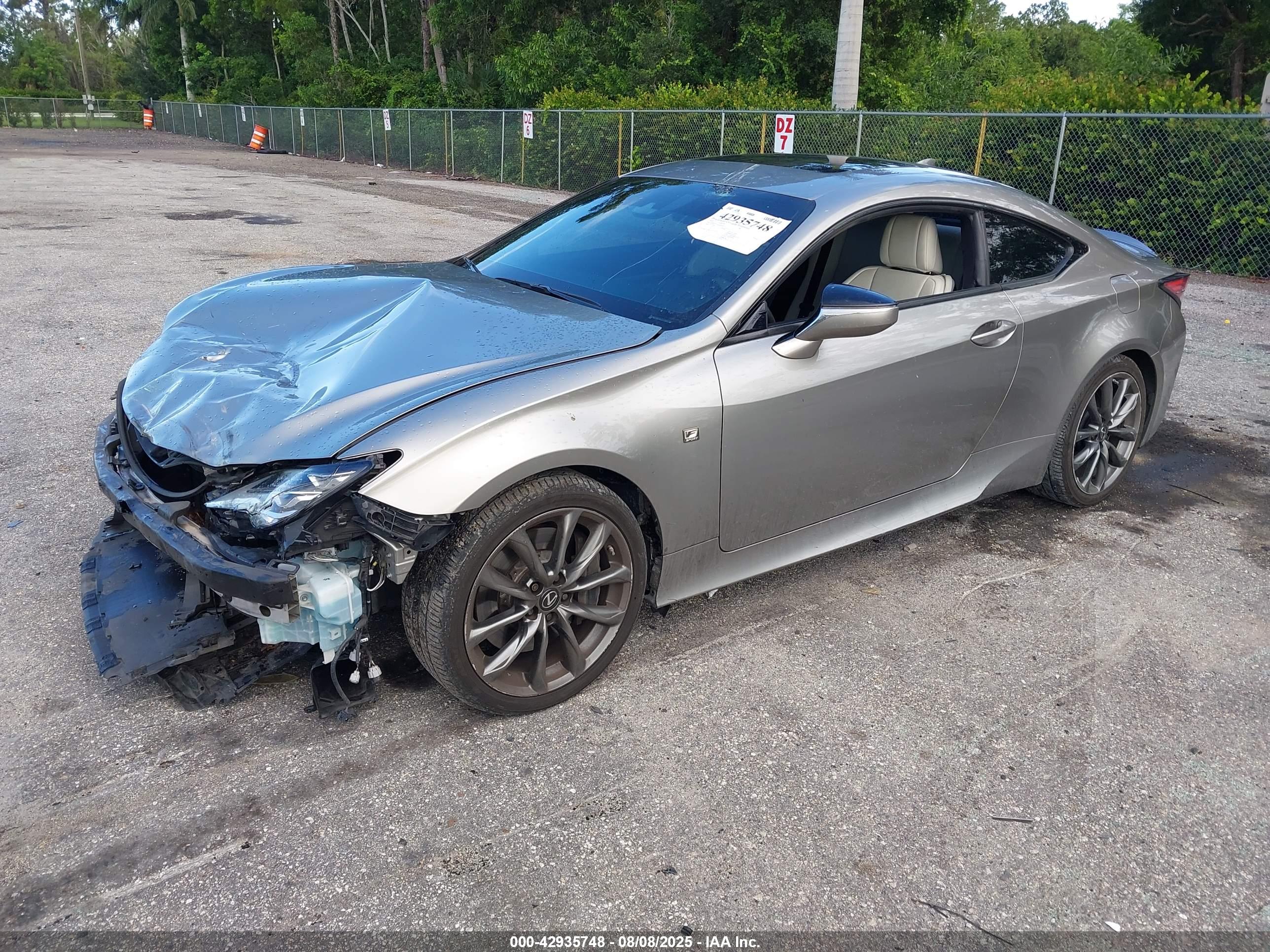 LEXUS RC image 2