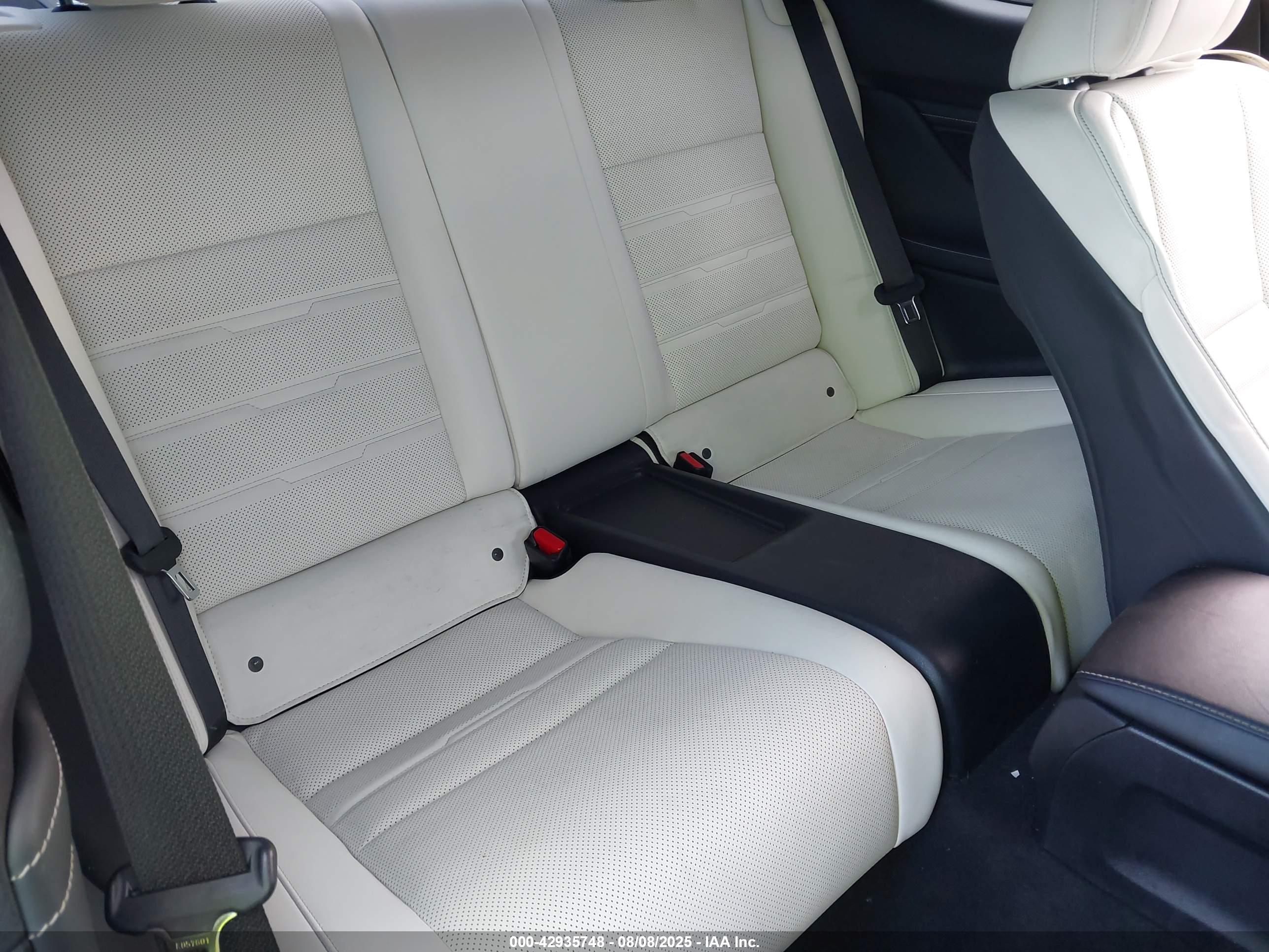 LEXUS RC image 8