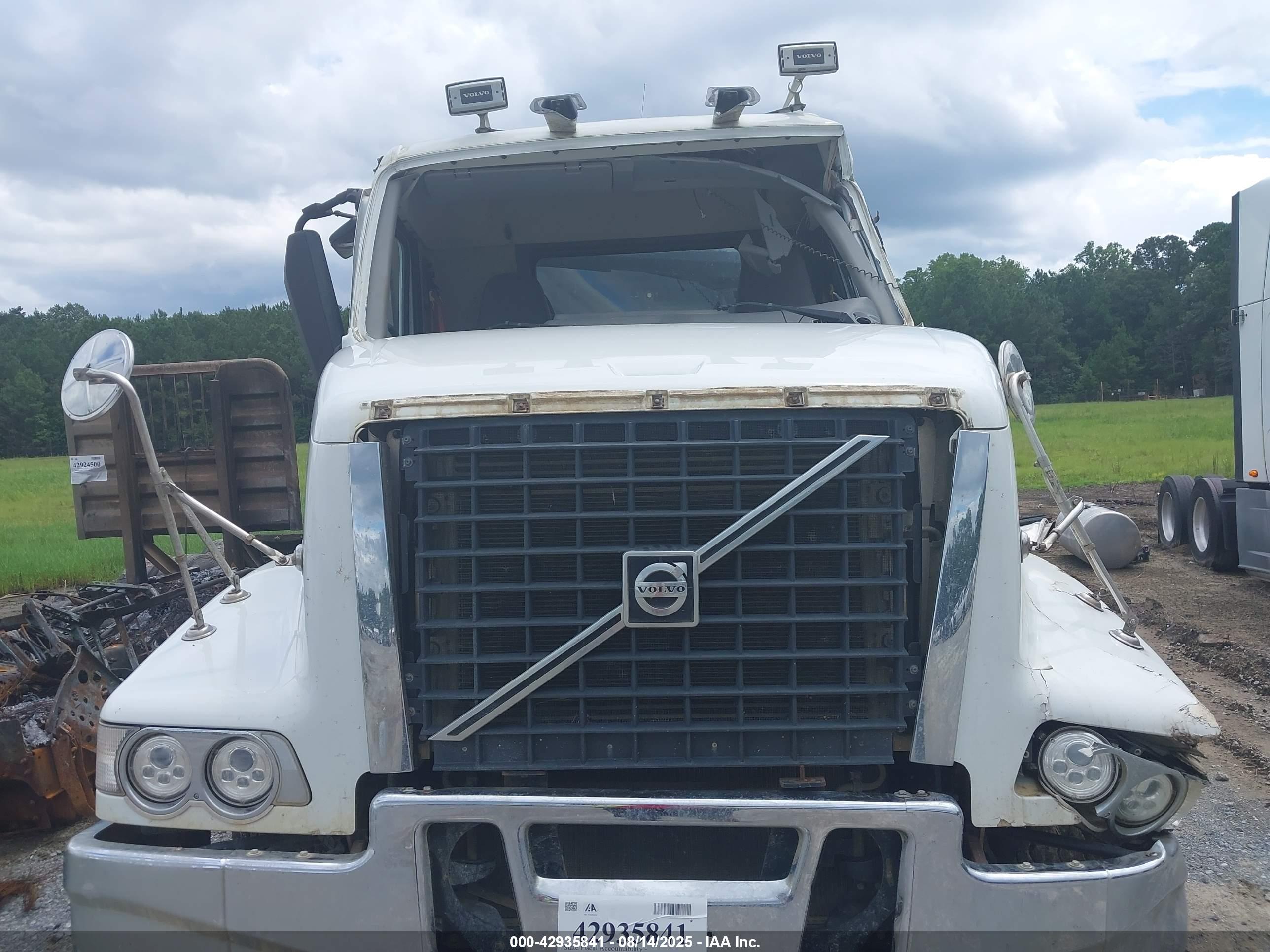 VOLVO VHD image 10