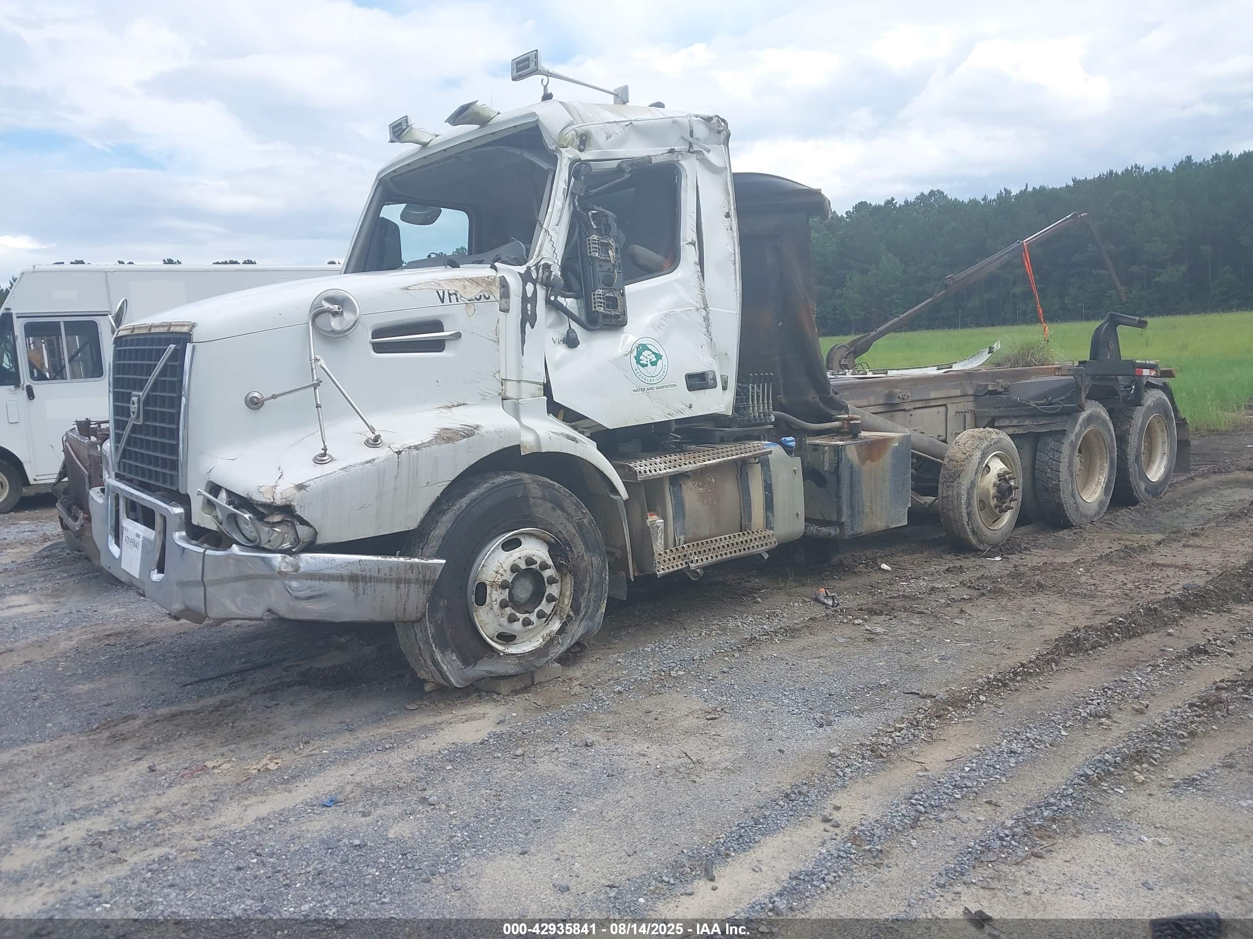VOLVO VHD image 2