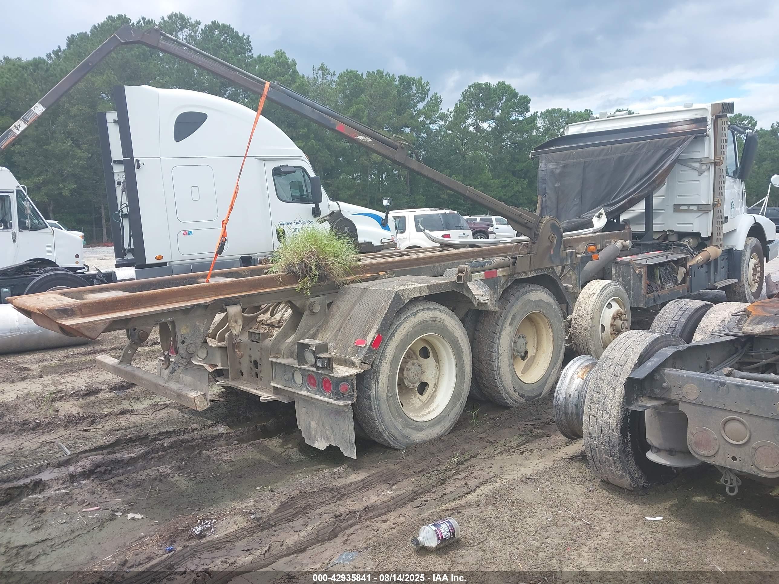 VOLVO VHD image 4