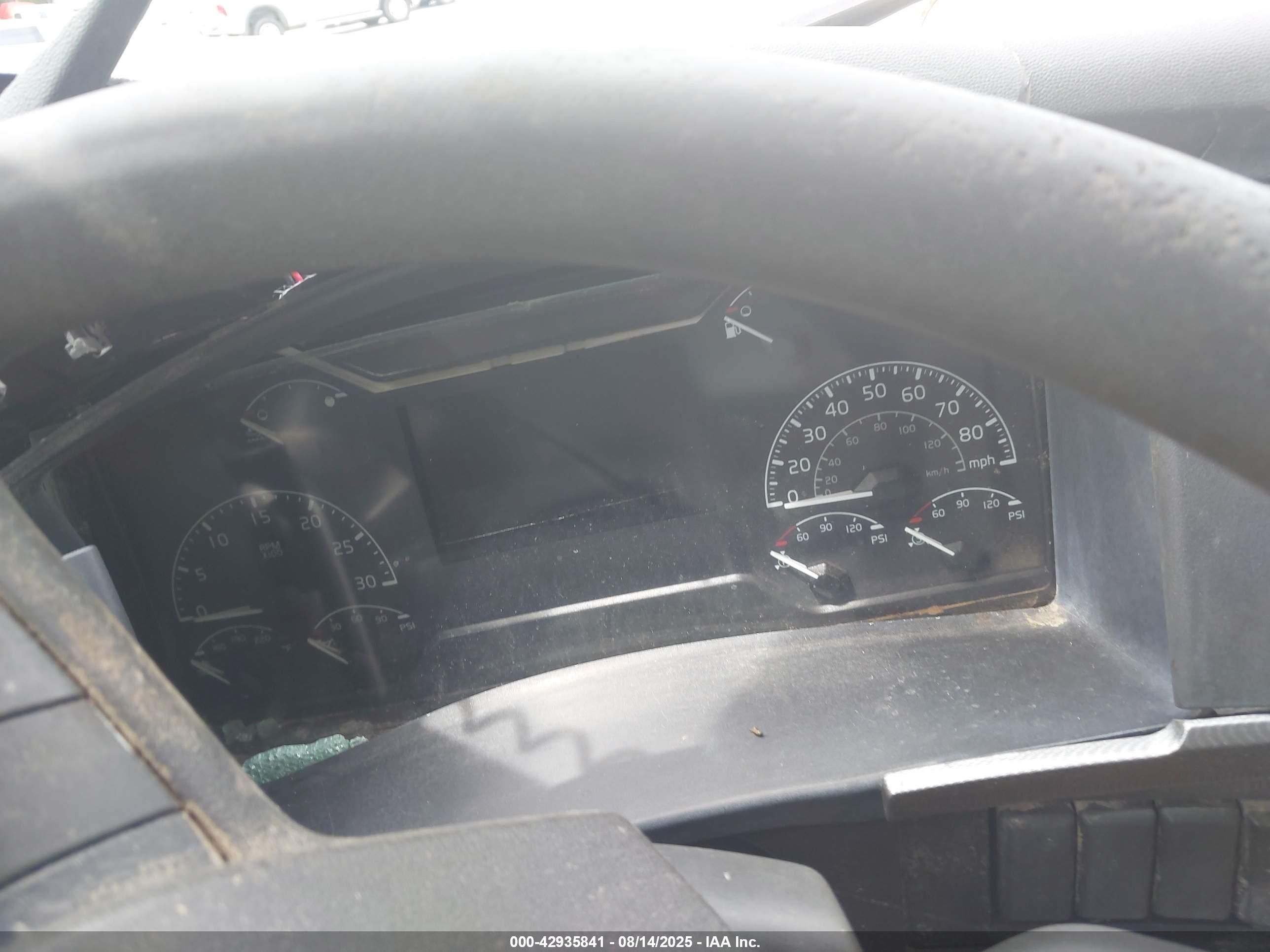 VOLVO VHD image 6
