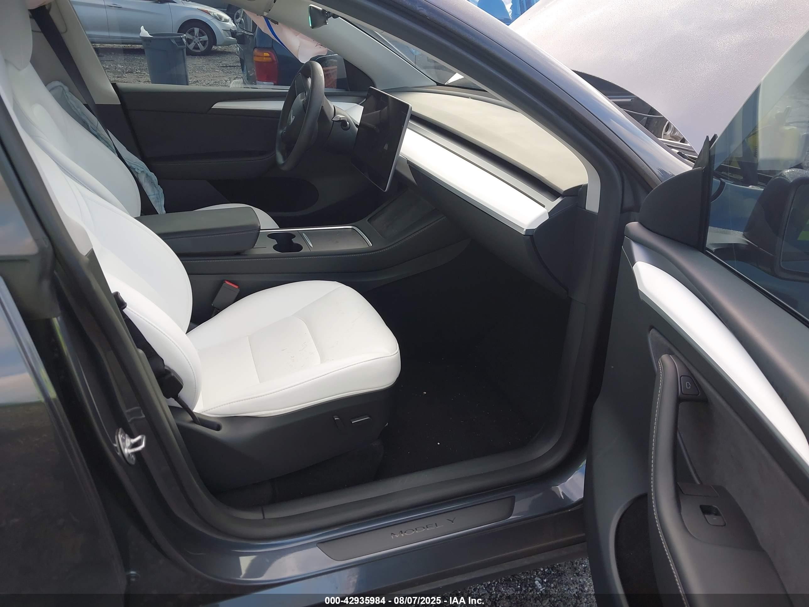 TESLA MODEL image 5