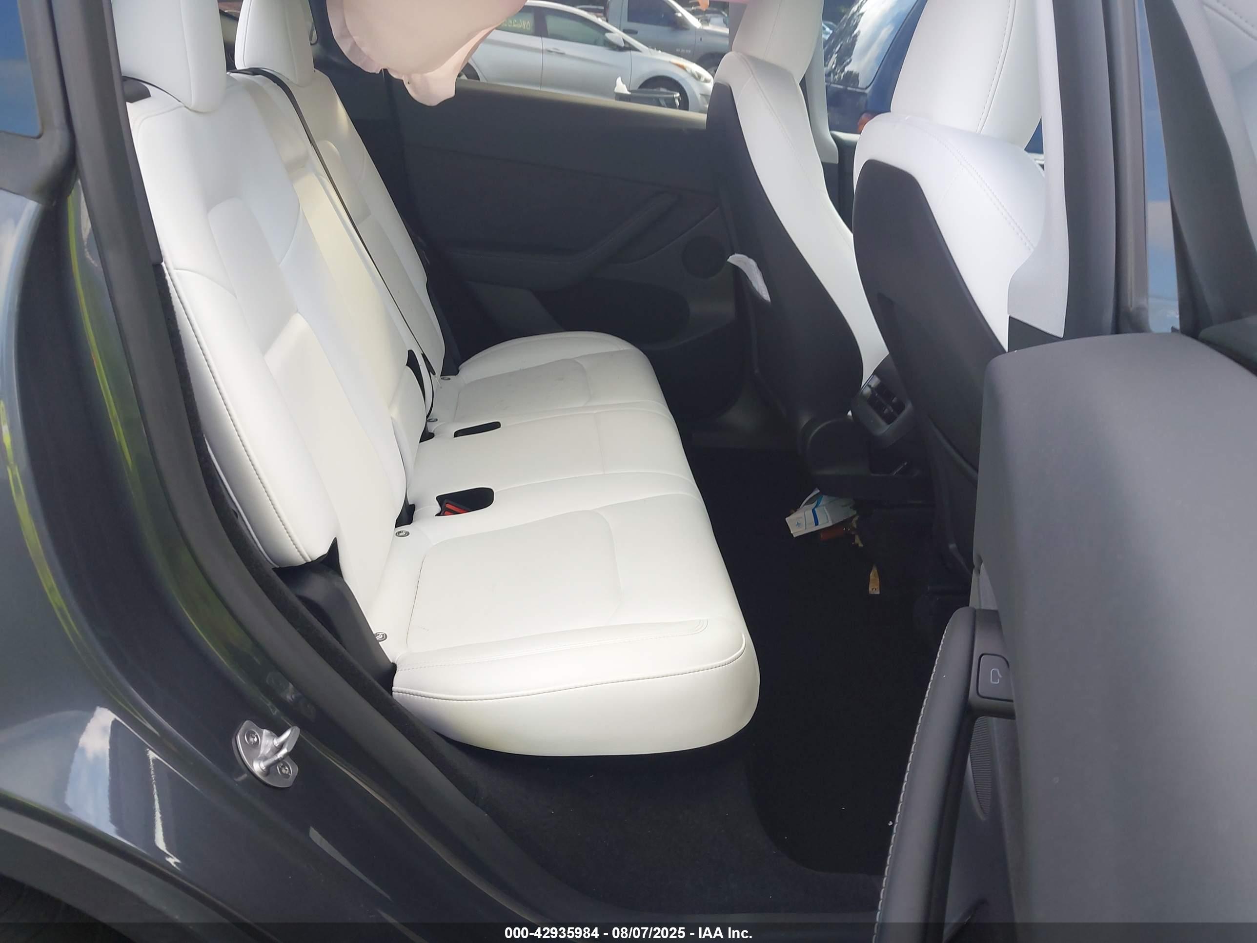 TESLA MODEL image 8