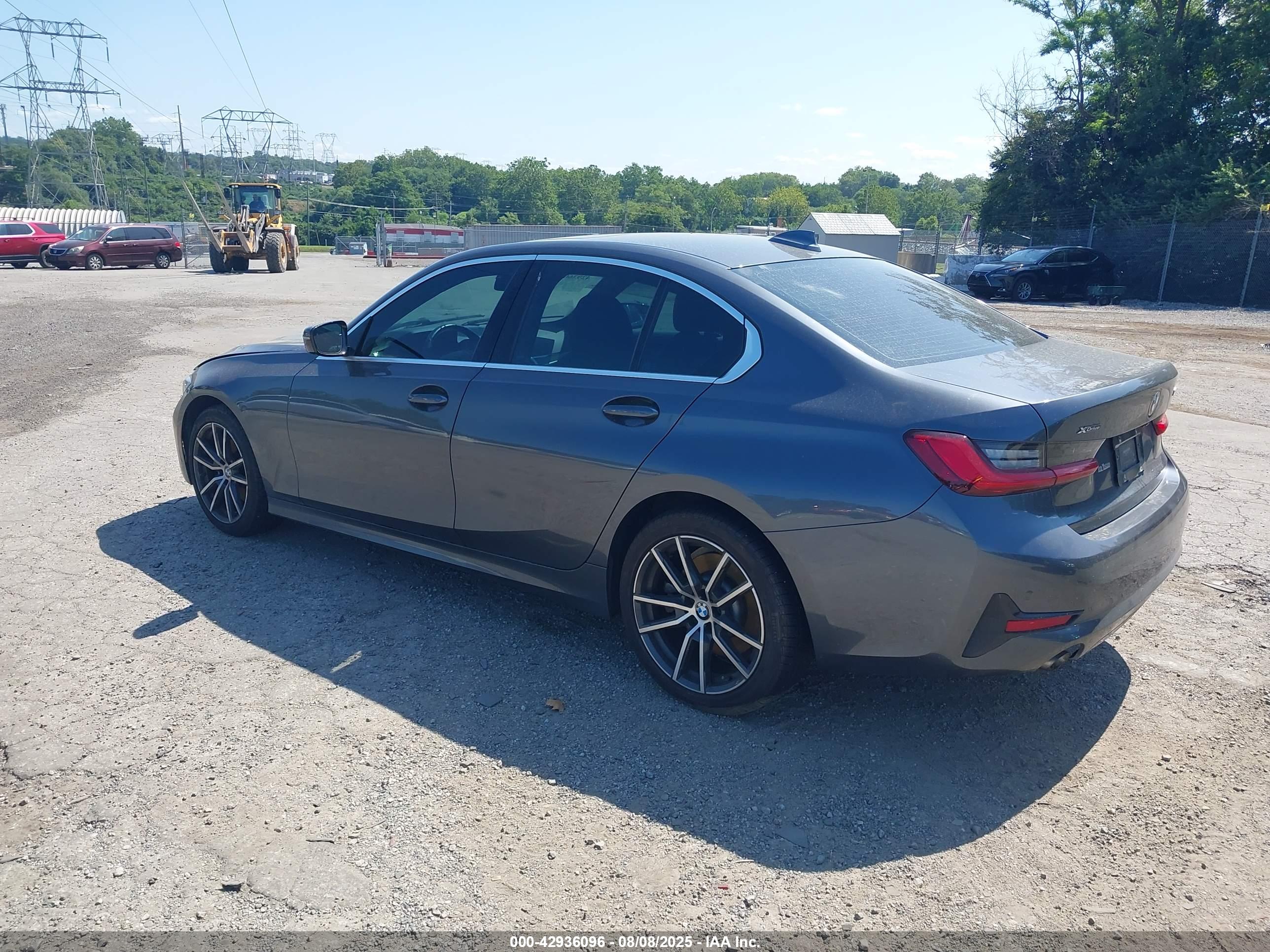 BMW 330I image 3