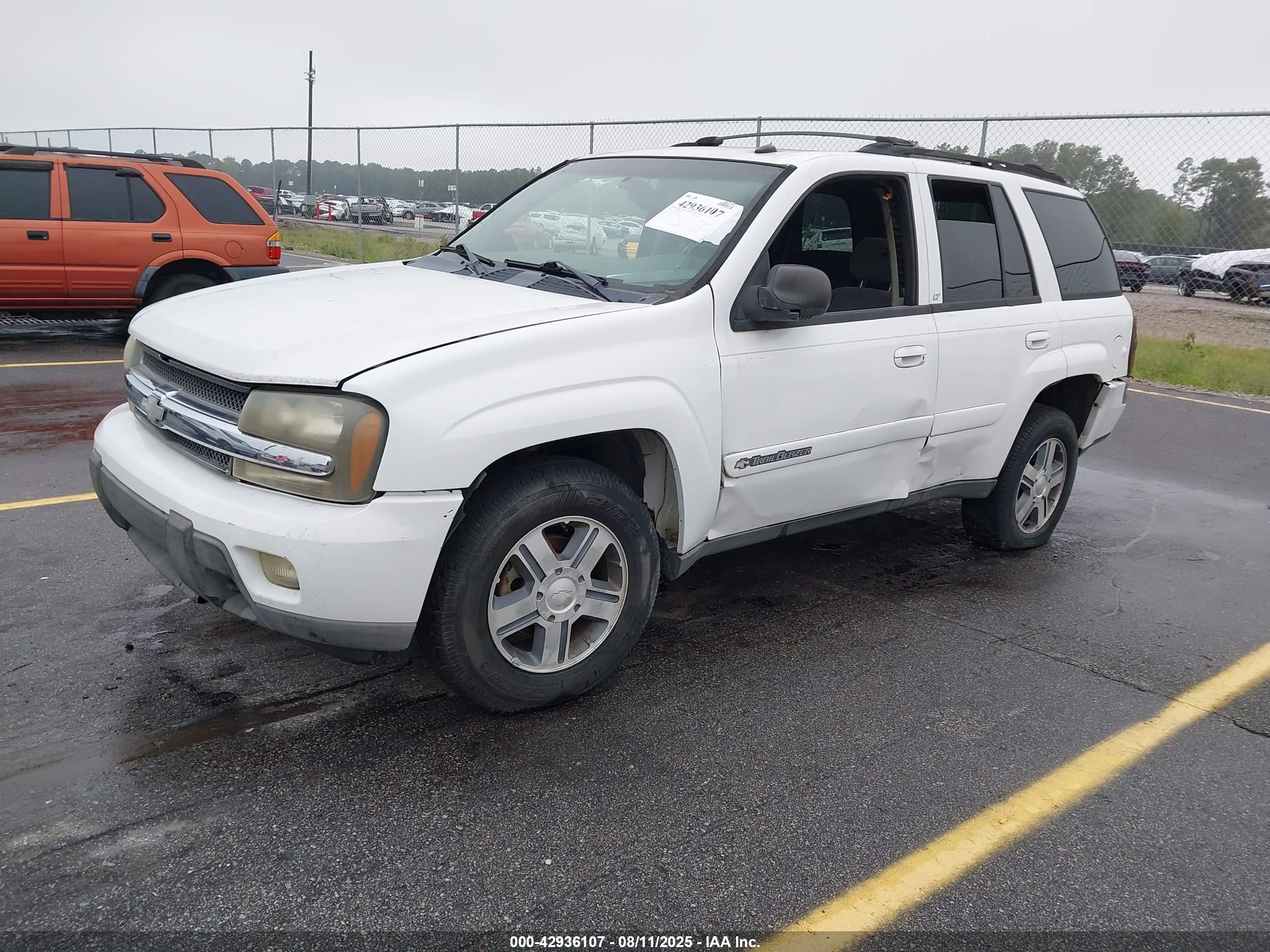 CHEVROLET TRAILBLAZER image 2