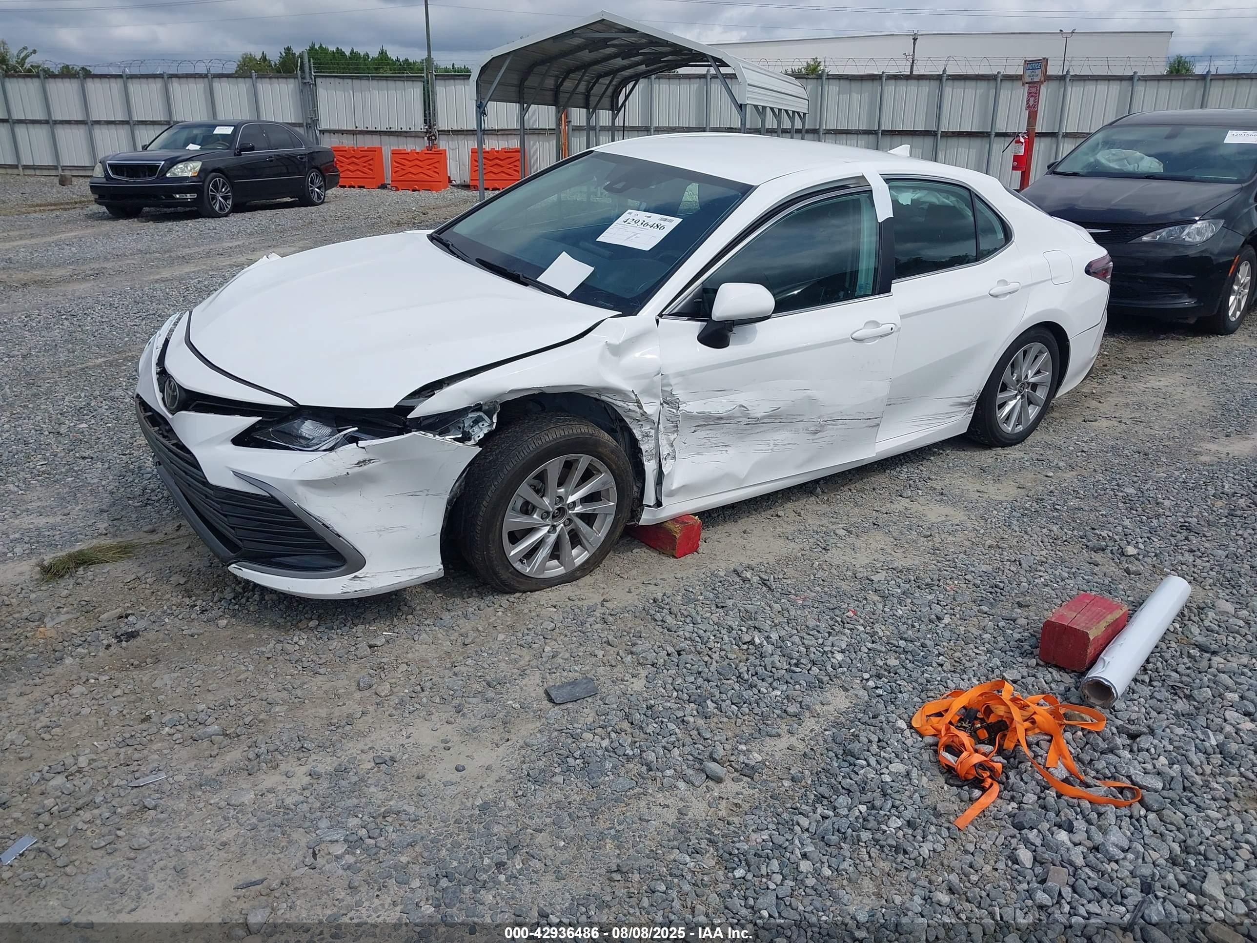 TOYOTA CAMRY image 2