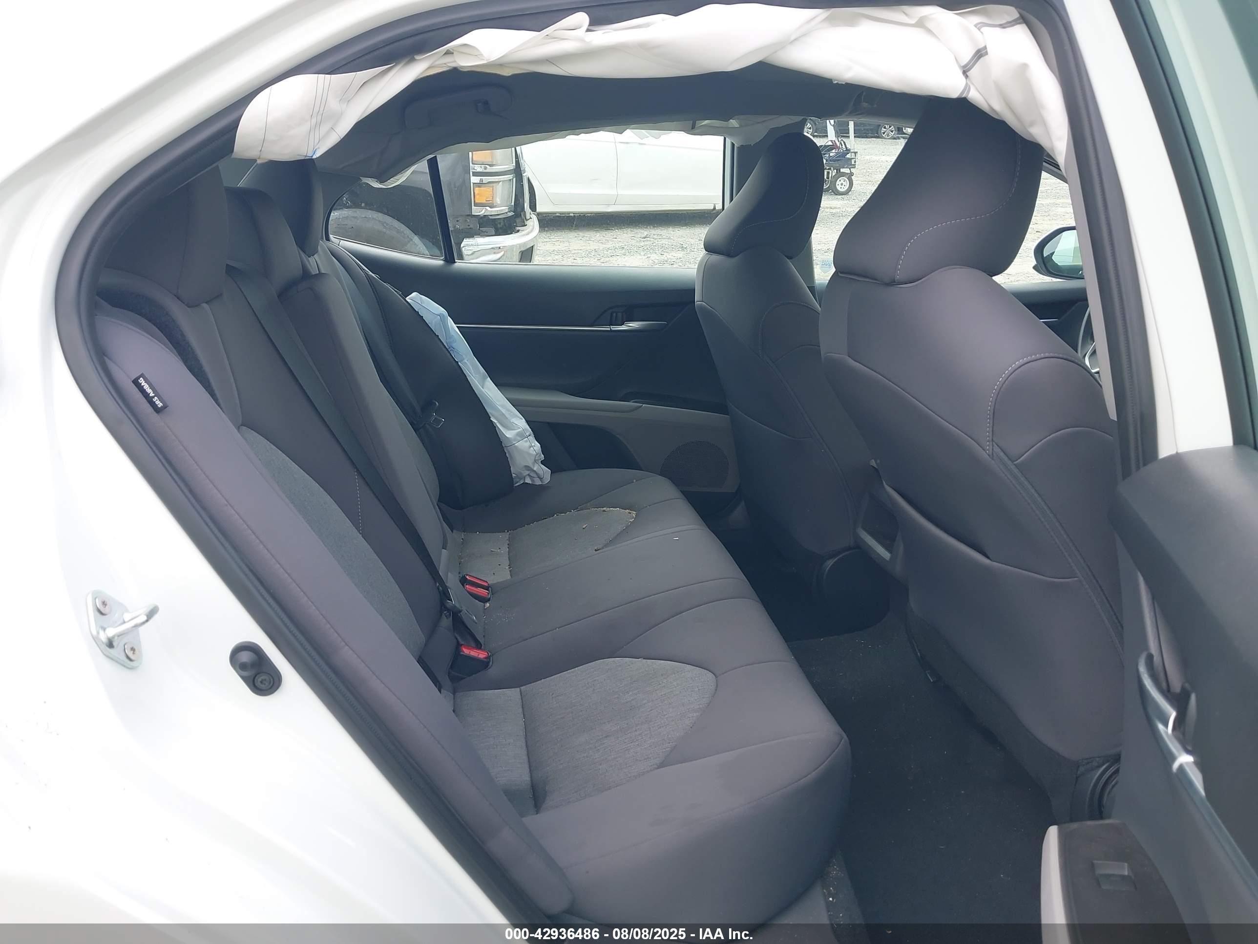 TOYOTA CAMRY image 8