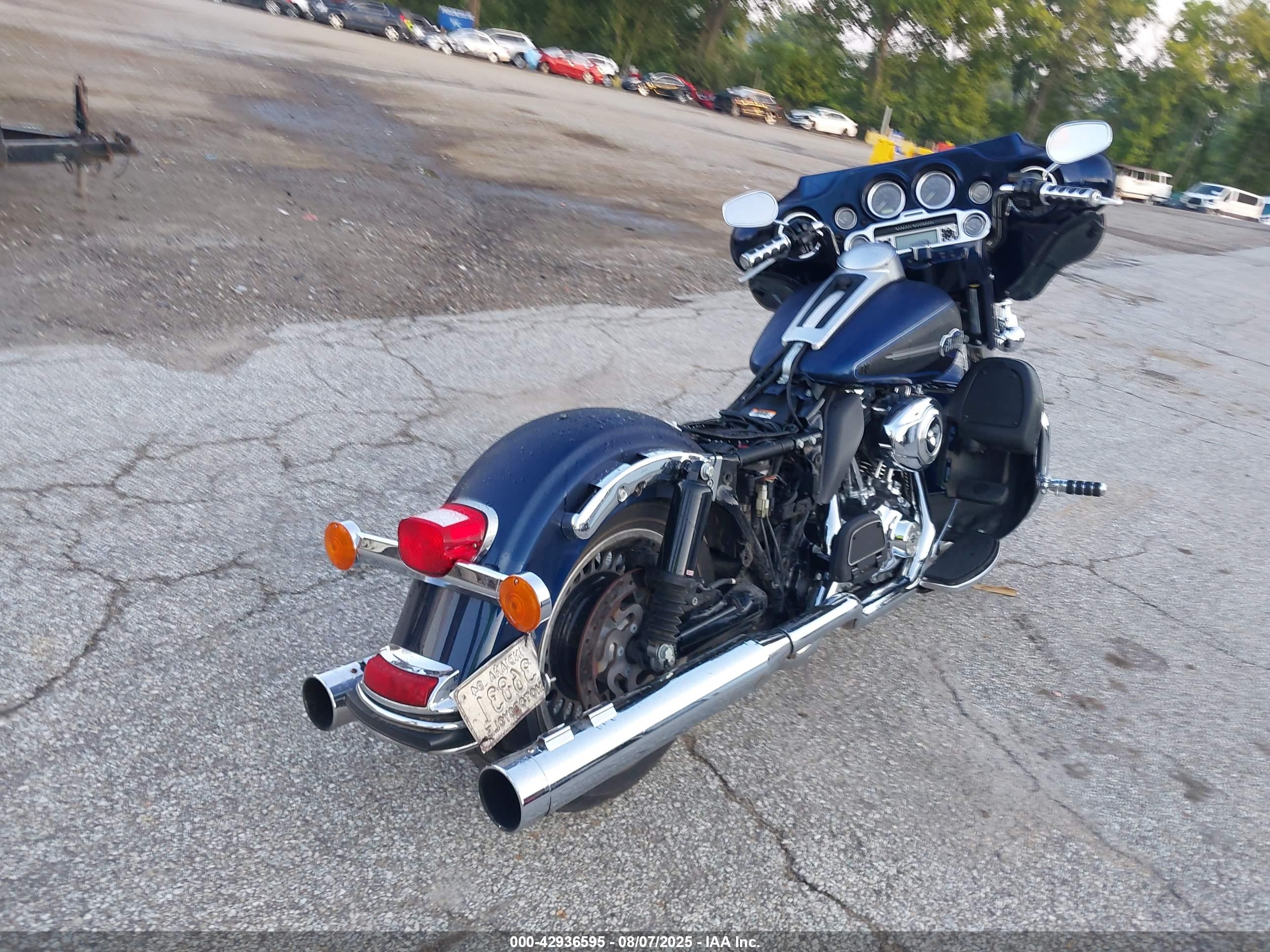 HARLEY-DAVIDSON FLHTCU image 4