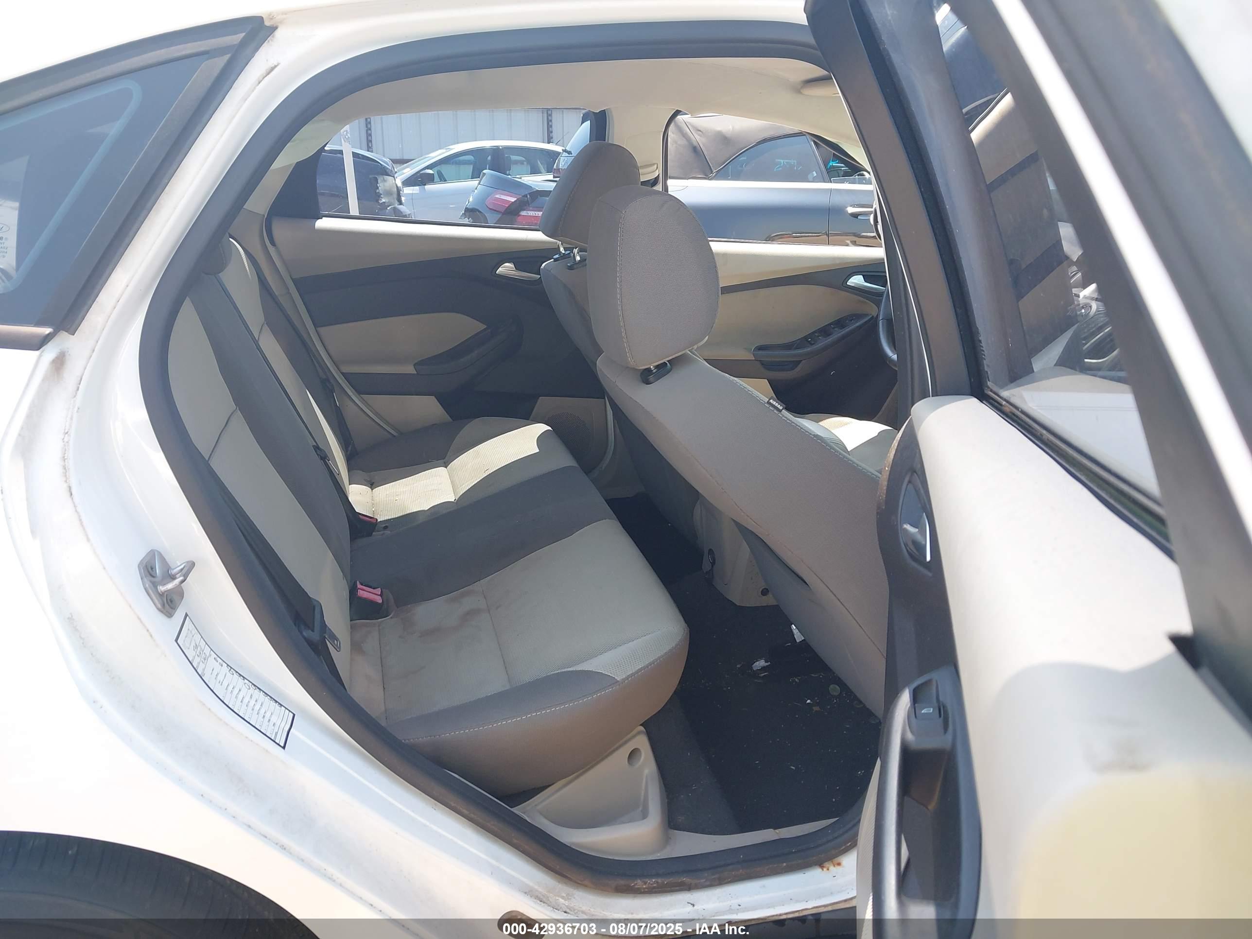 FORD FOCUS image 8