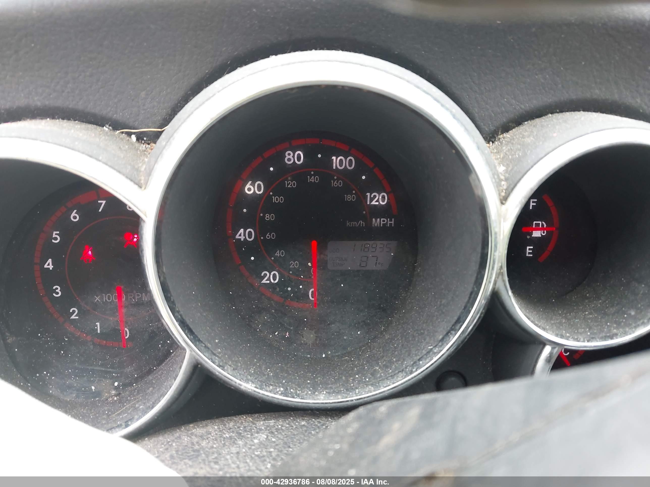 PONTIAC VIBE image 7