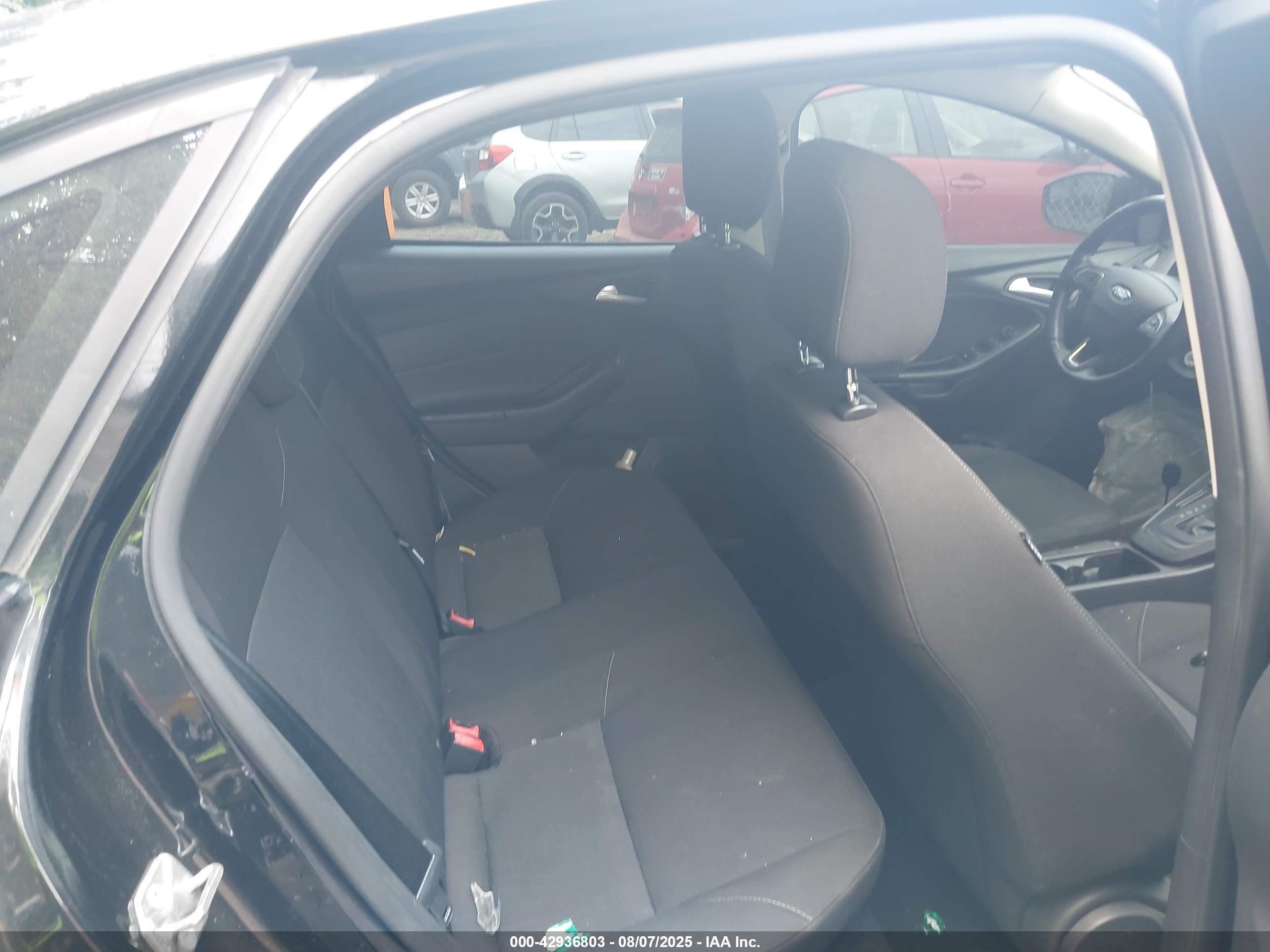 FORD FOCUS image 8
